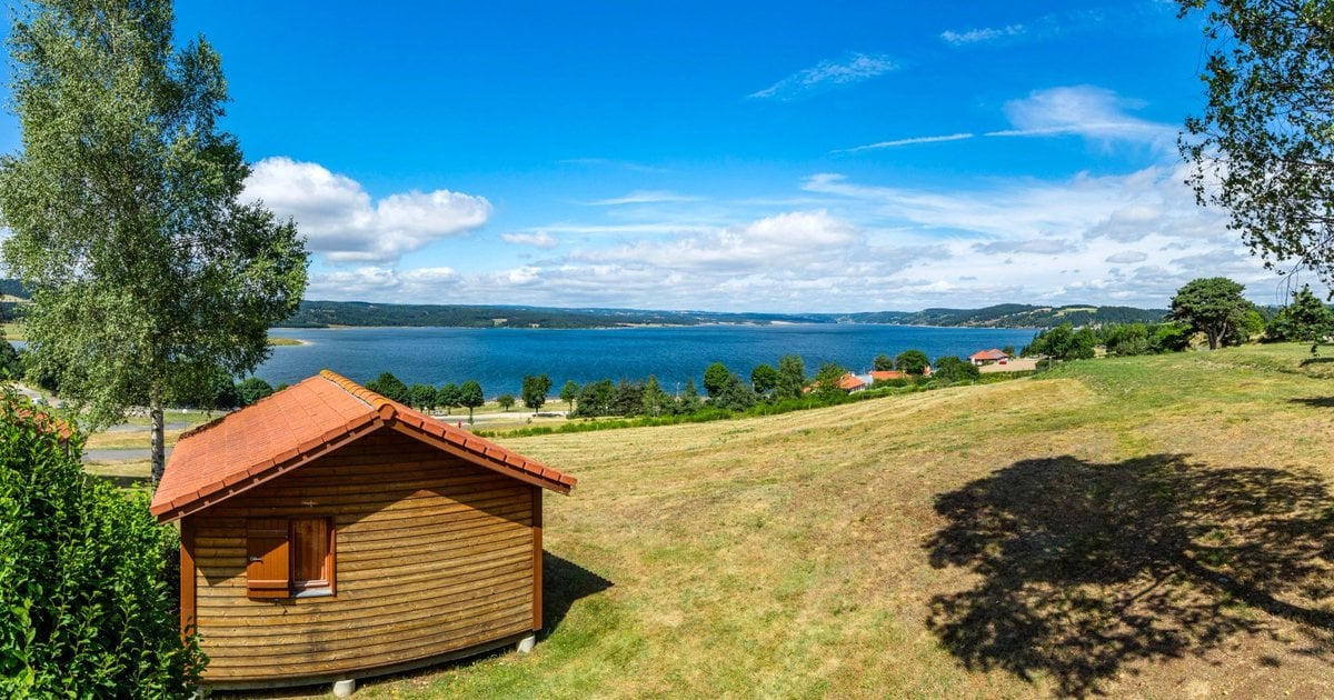 , Les Terrasses du Lac - Wooden chalets on the edge of Lake Naussac