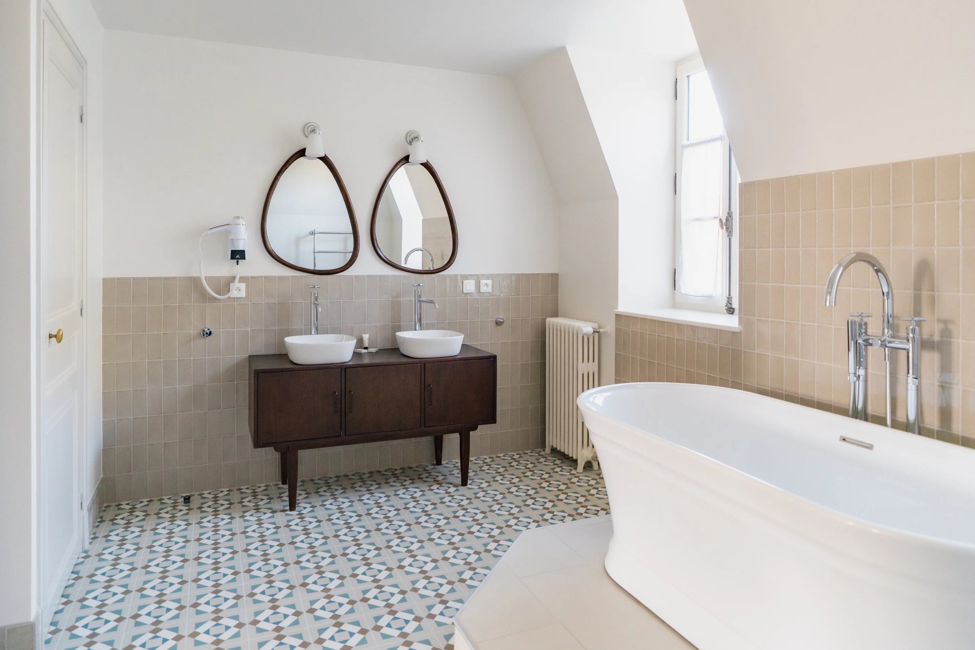 722440dd-2af8-43ff-90c4-de94e13fb4a4