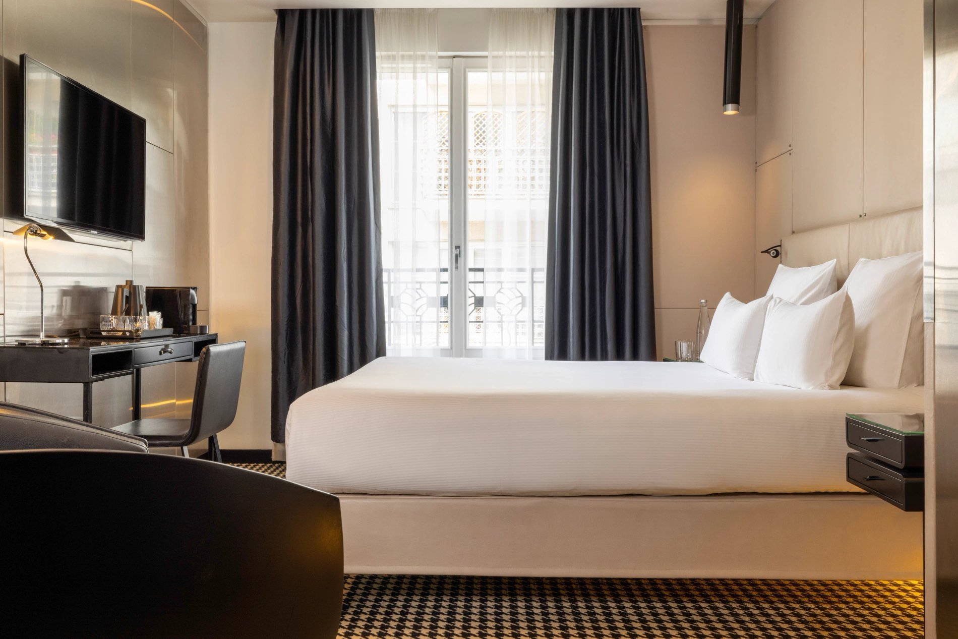 Hôtel Félicien Chambre Deluxe Couture Bureau