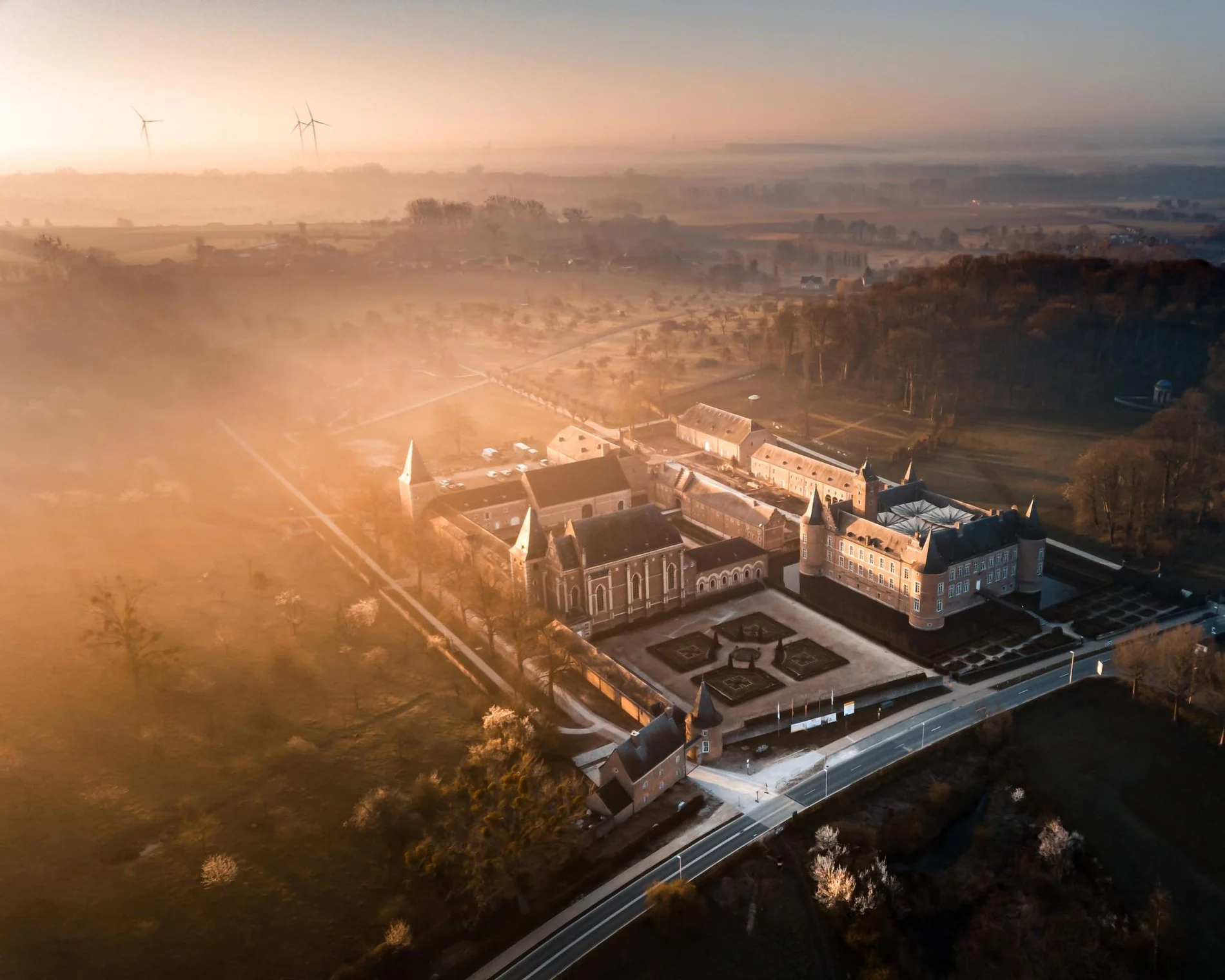 Vue aérienne du domaine historique Alden Biesen près de l'hôtel Martin's Rentmeesterij à Bilzen.