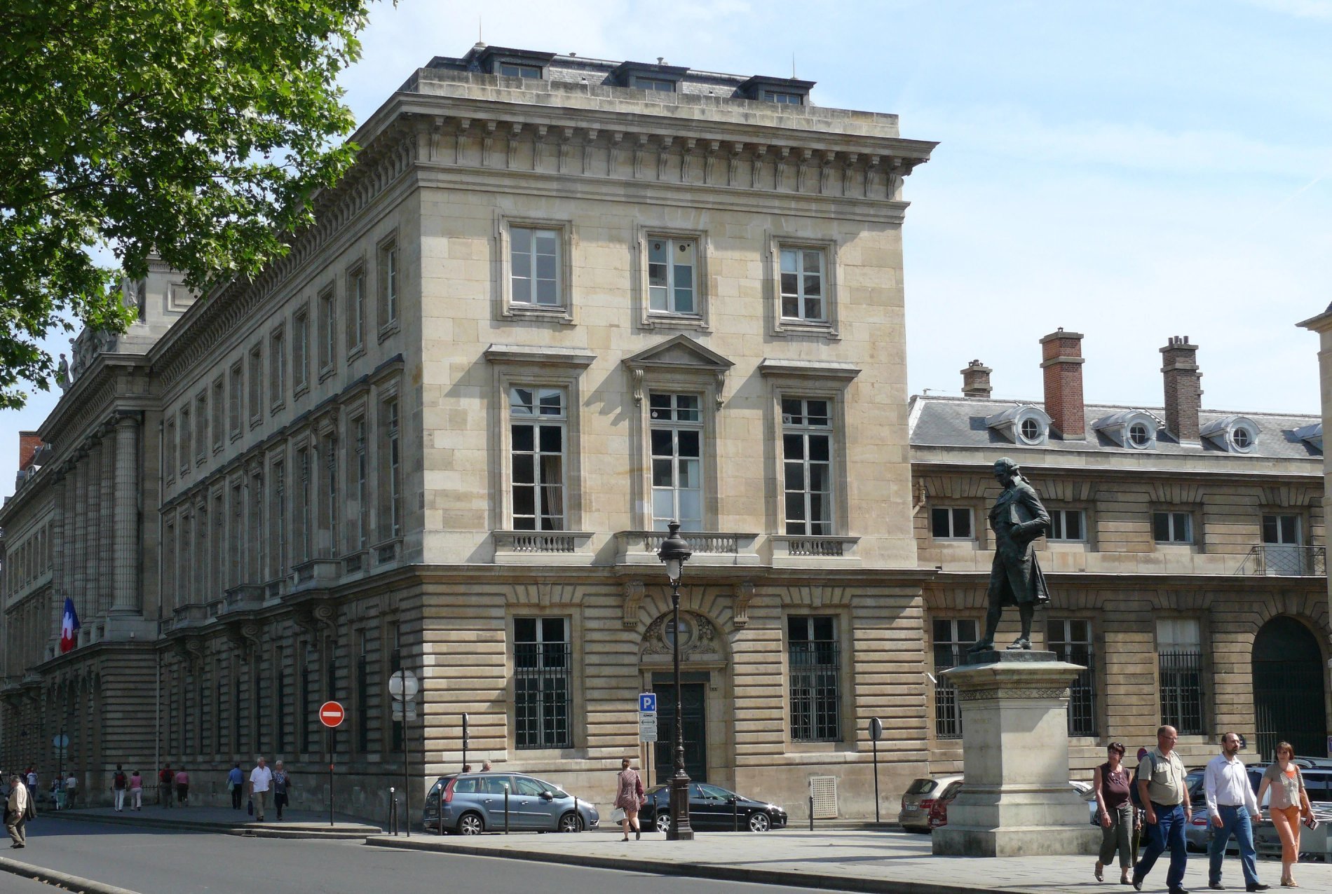 Facade of the Institut de France near Hôtel Prince de Conti