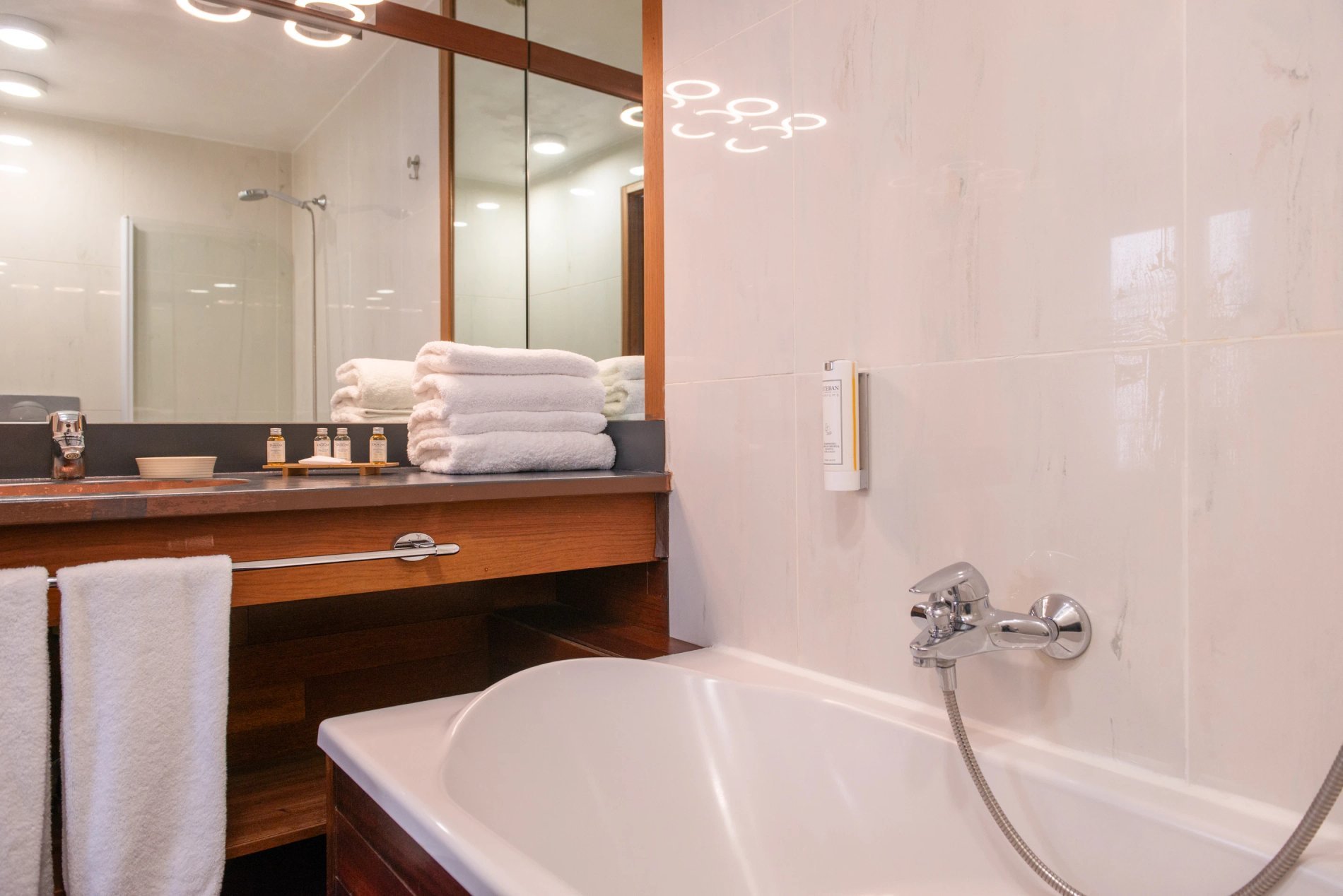 79ae1bef-4b17-40b5-bff8-ef043d06de52