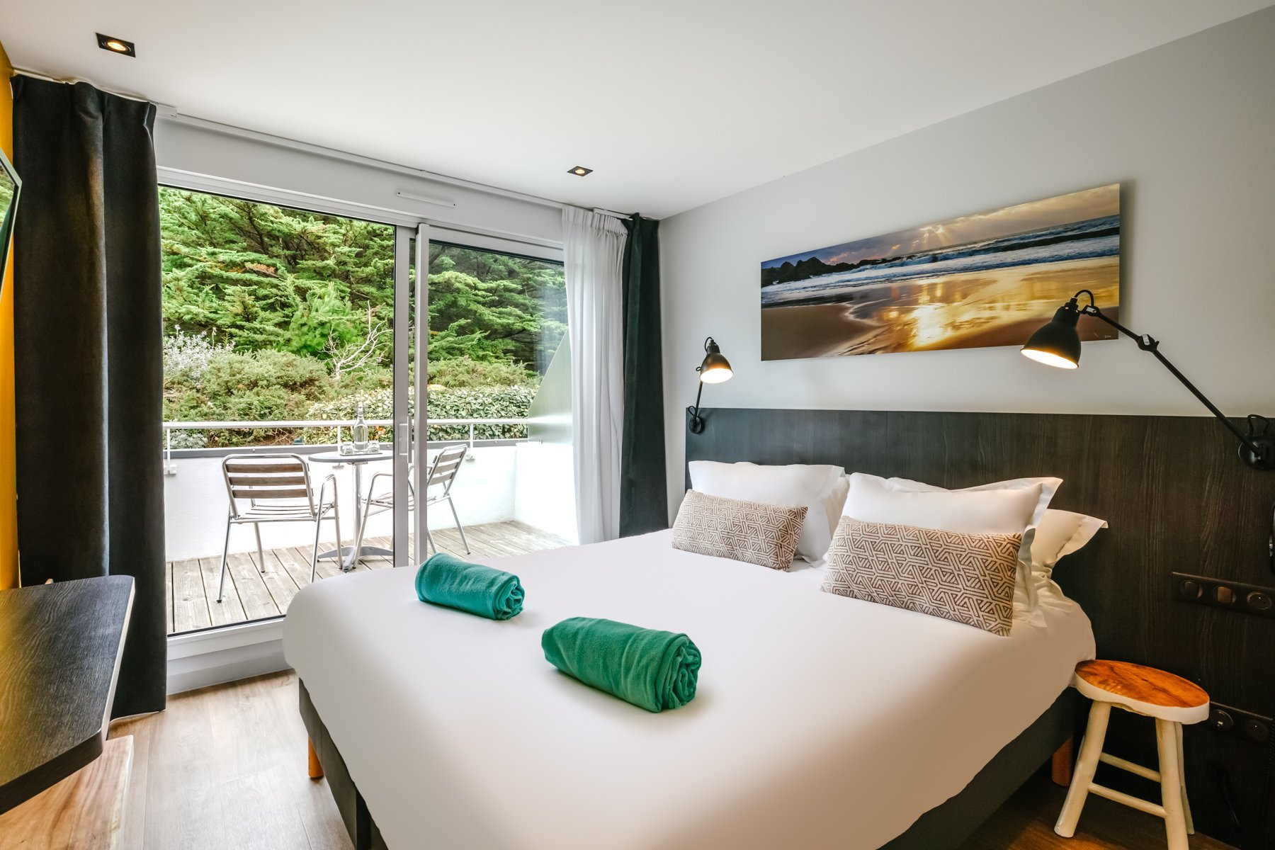 Le Cardinal | Family room with terrace