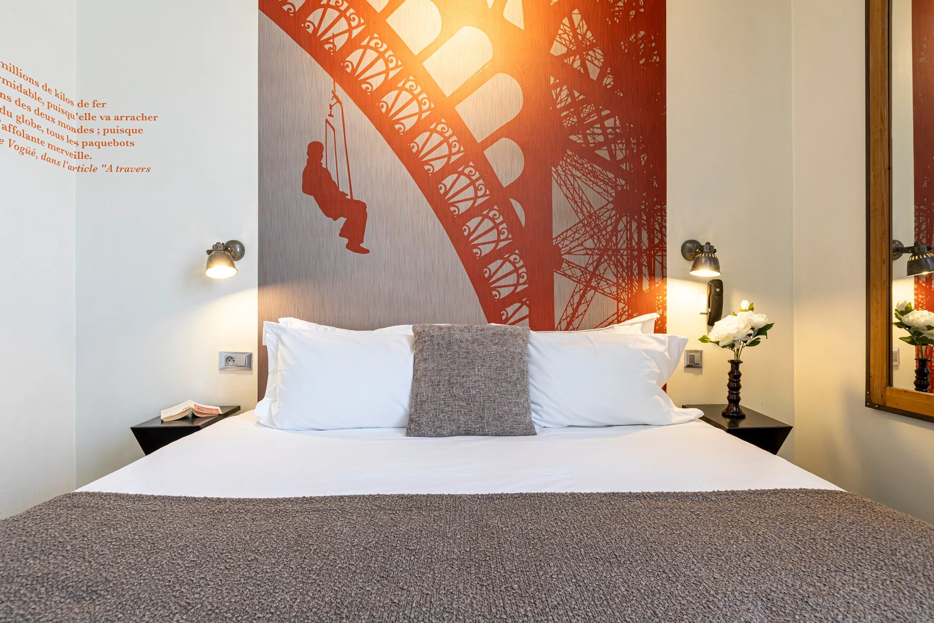 Chambres doubles adjacentes non communicantes de l'Hôtel Alpha Paris Eiffel à Boulogne-Billancourt.