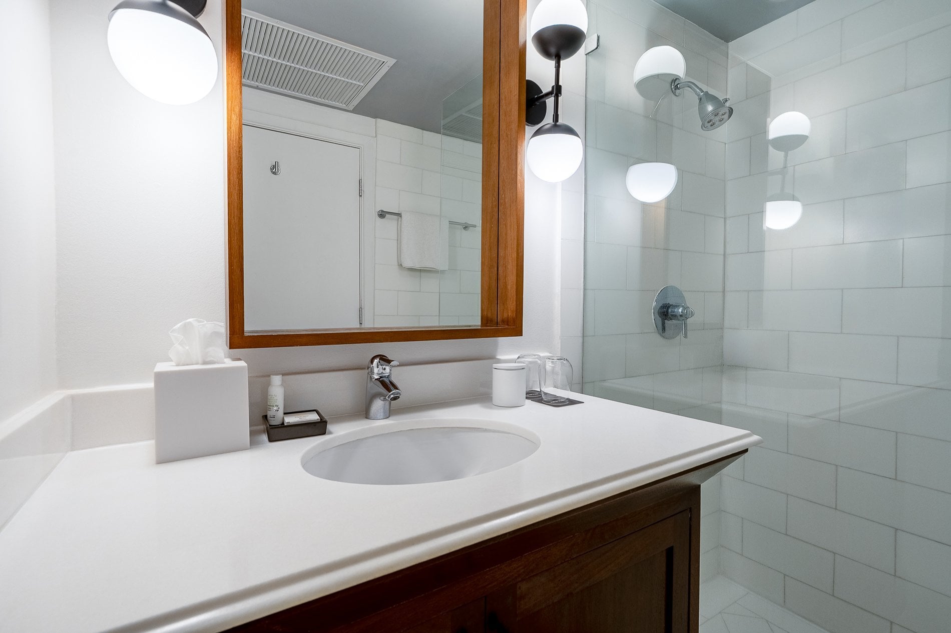 Hotel Suites Miami Beach - Deluxe Junior Suite - Angler's Hotel