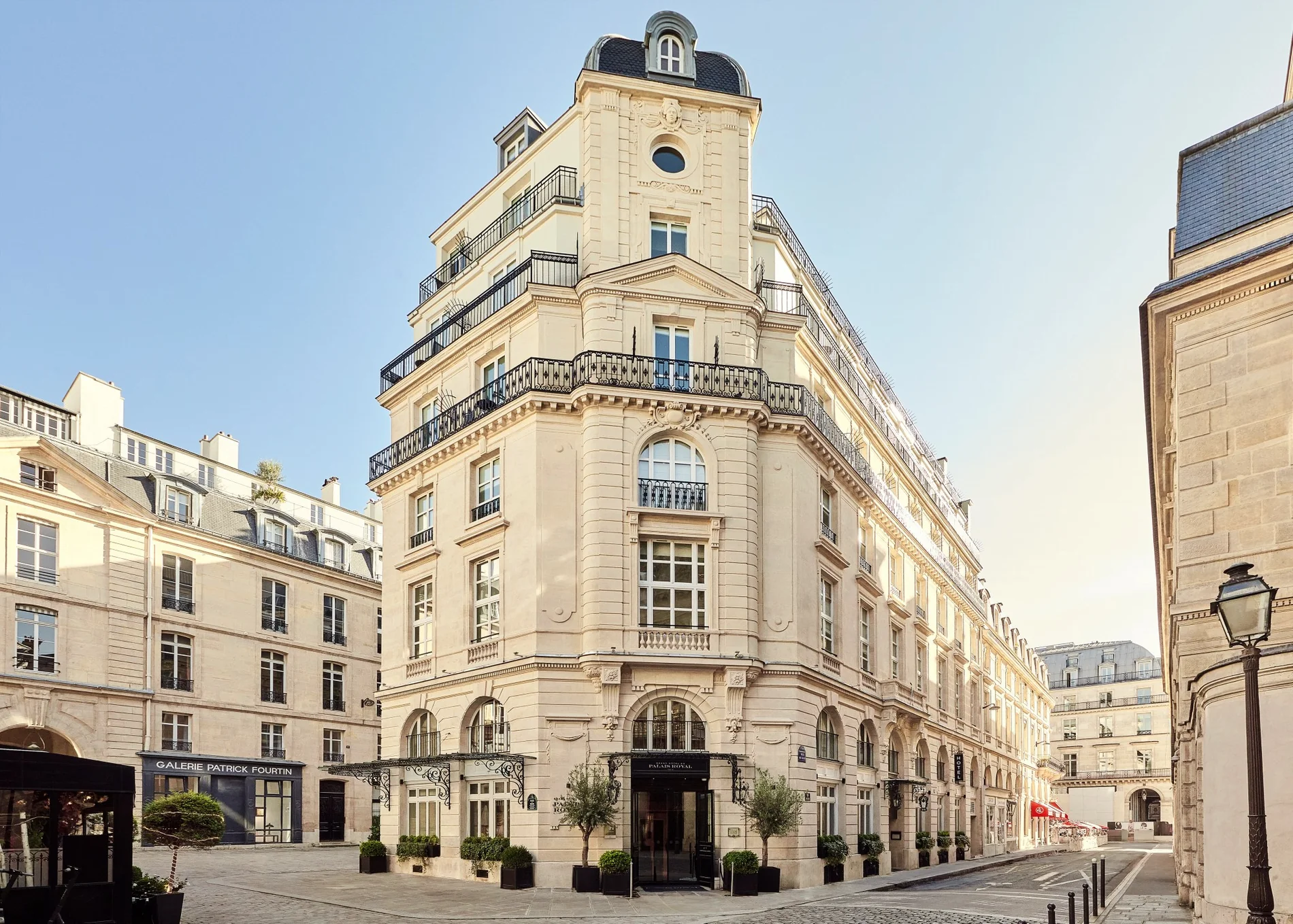 Grand Hôtel du Palais Royal | Entrance hotel