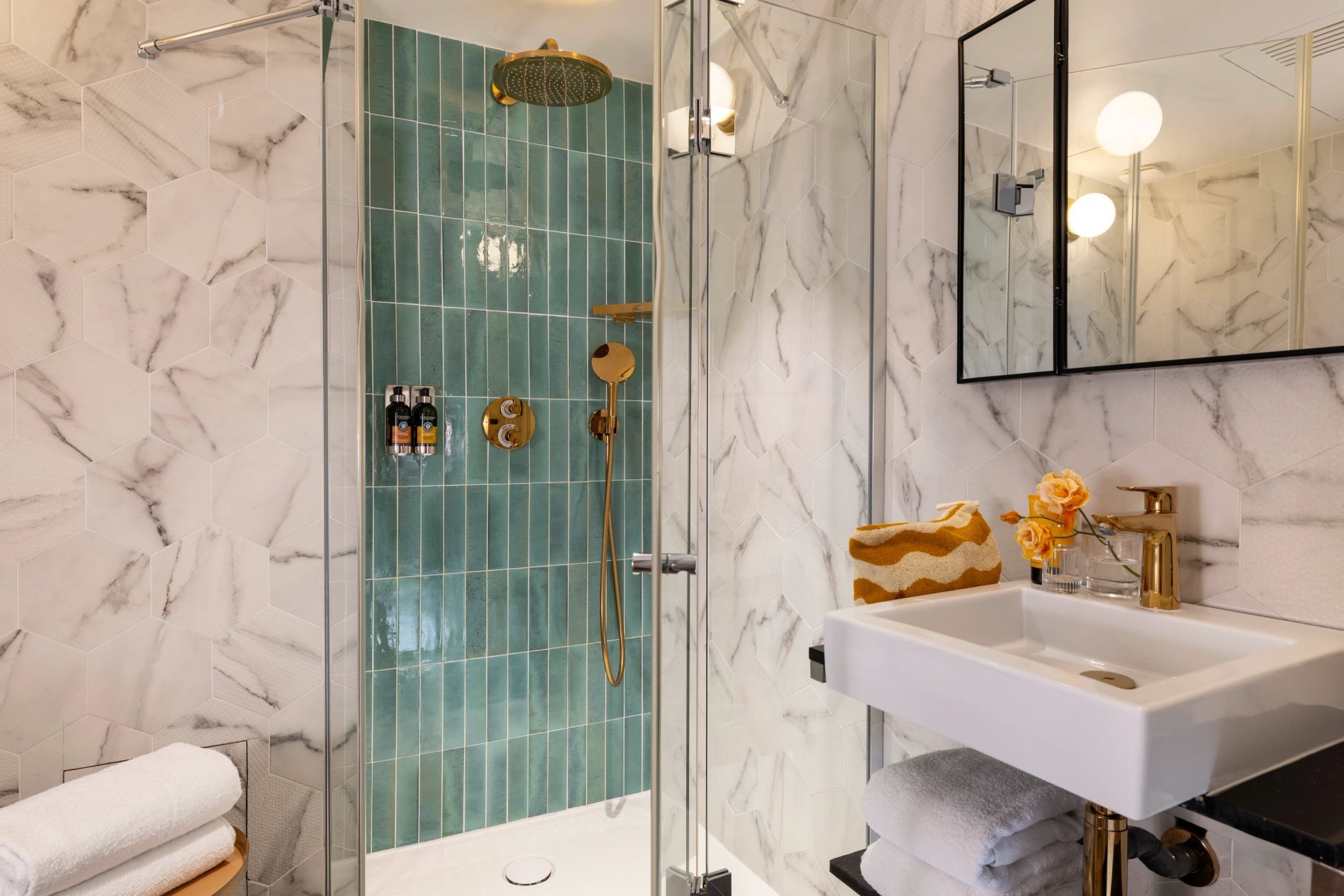 Hotel Maxim Folies Room Bathroom