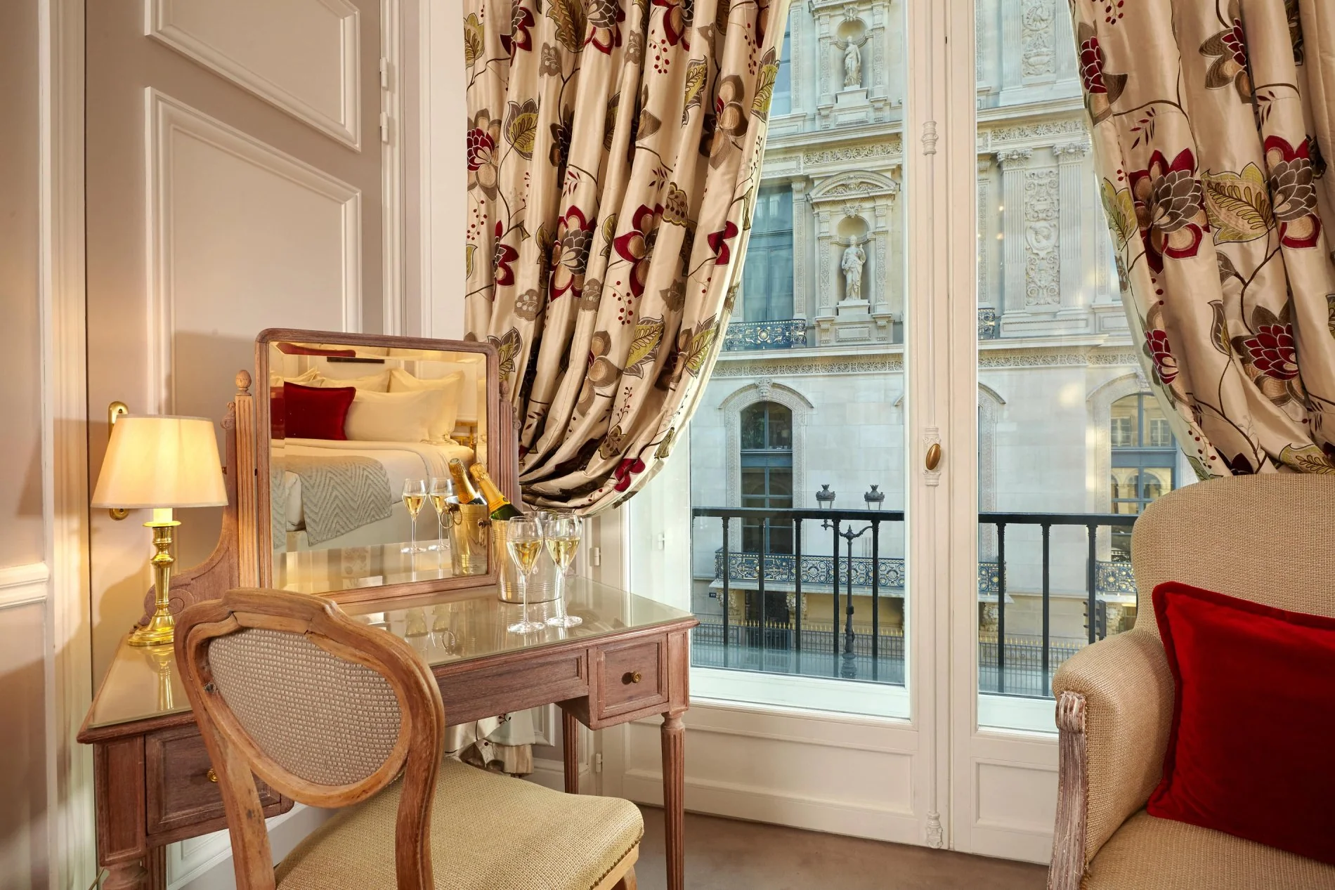 Prestige Louvre Eiffel Tower Room