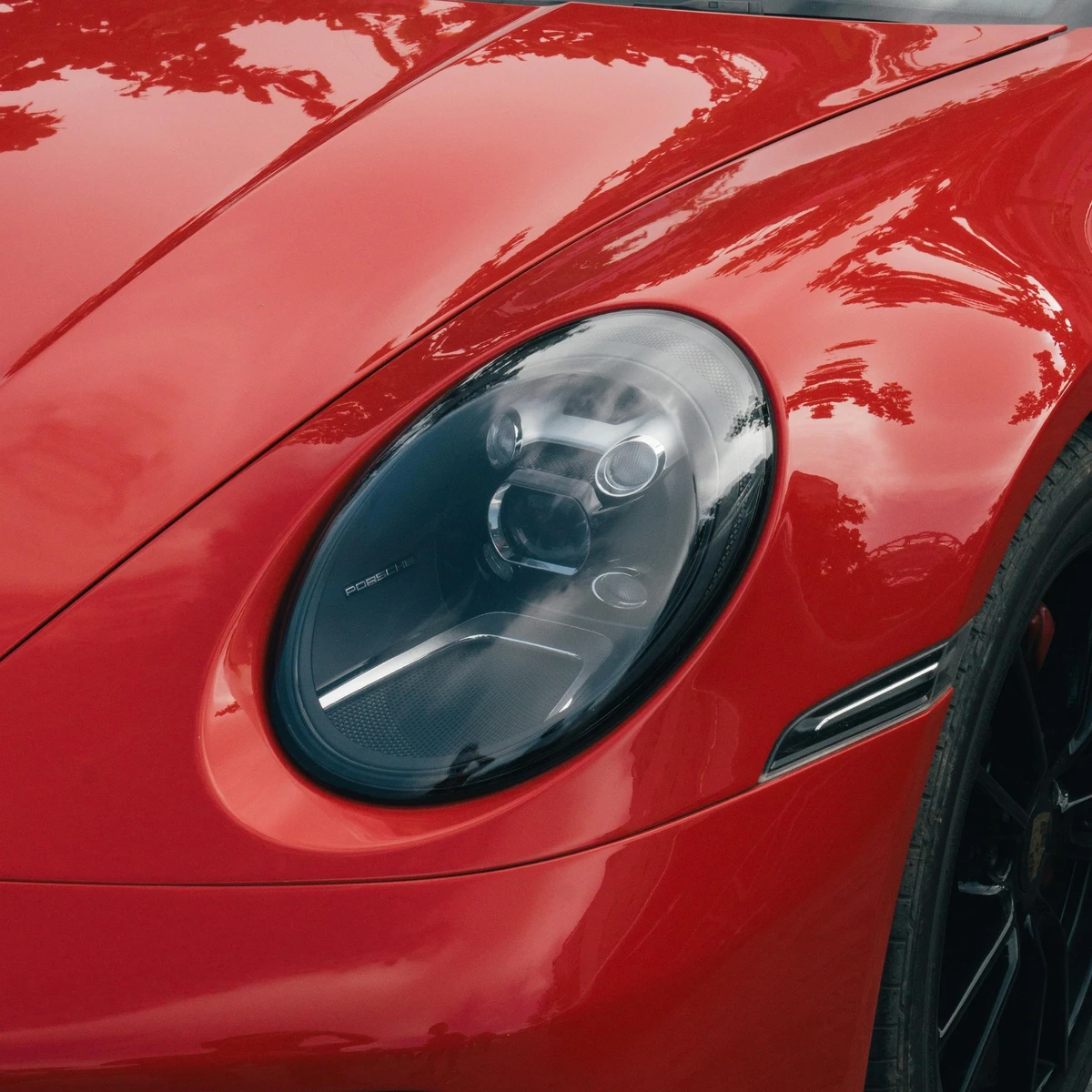 Maison Albar - Amoure, Maison Albar Amoure | The power of a Porsche