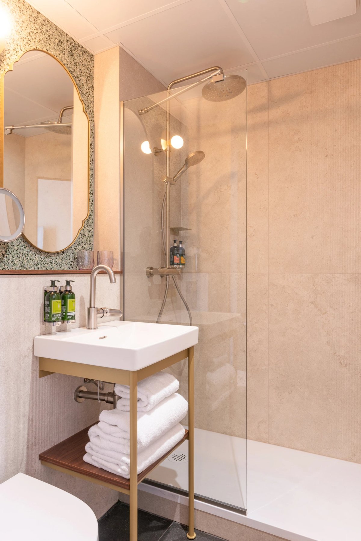 Brittany Hotel, BATHROOM HOTEL BRITTANY OPÉRA Paris Montmartre