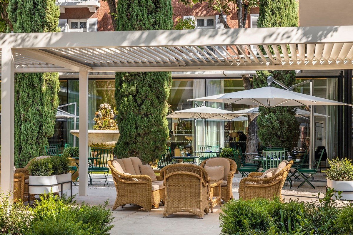 Maison Albar Hotels L'Imperator drinks between friends