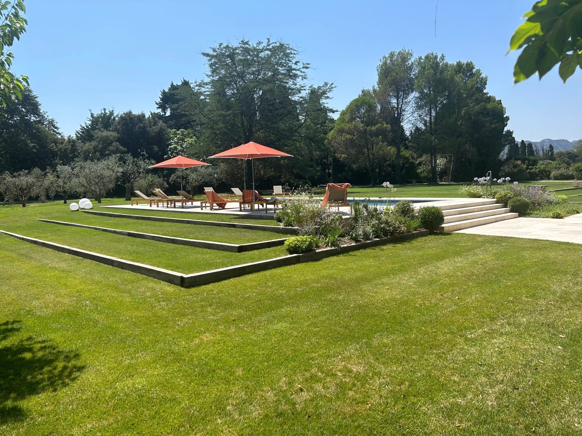 811c1bd6-e265-46d2-b808-6771f73dd43f