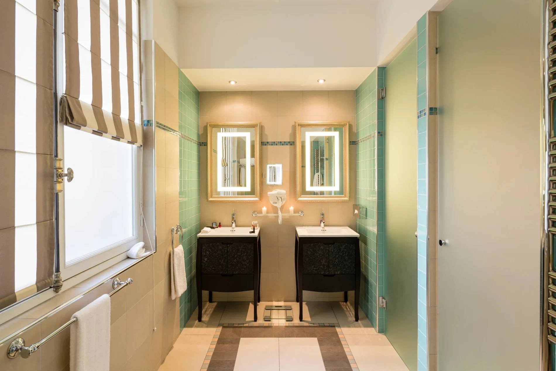 Majestic Hotel-Spa Champs-Elysées Prestige Suite Bathroom