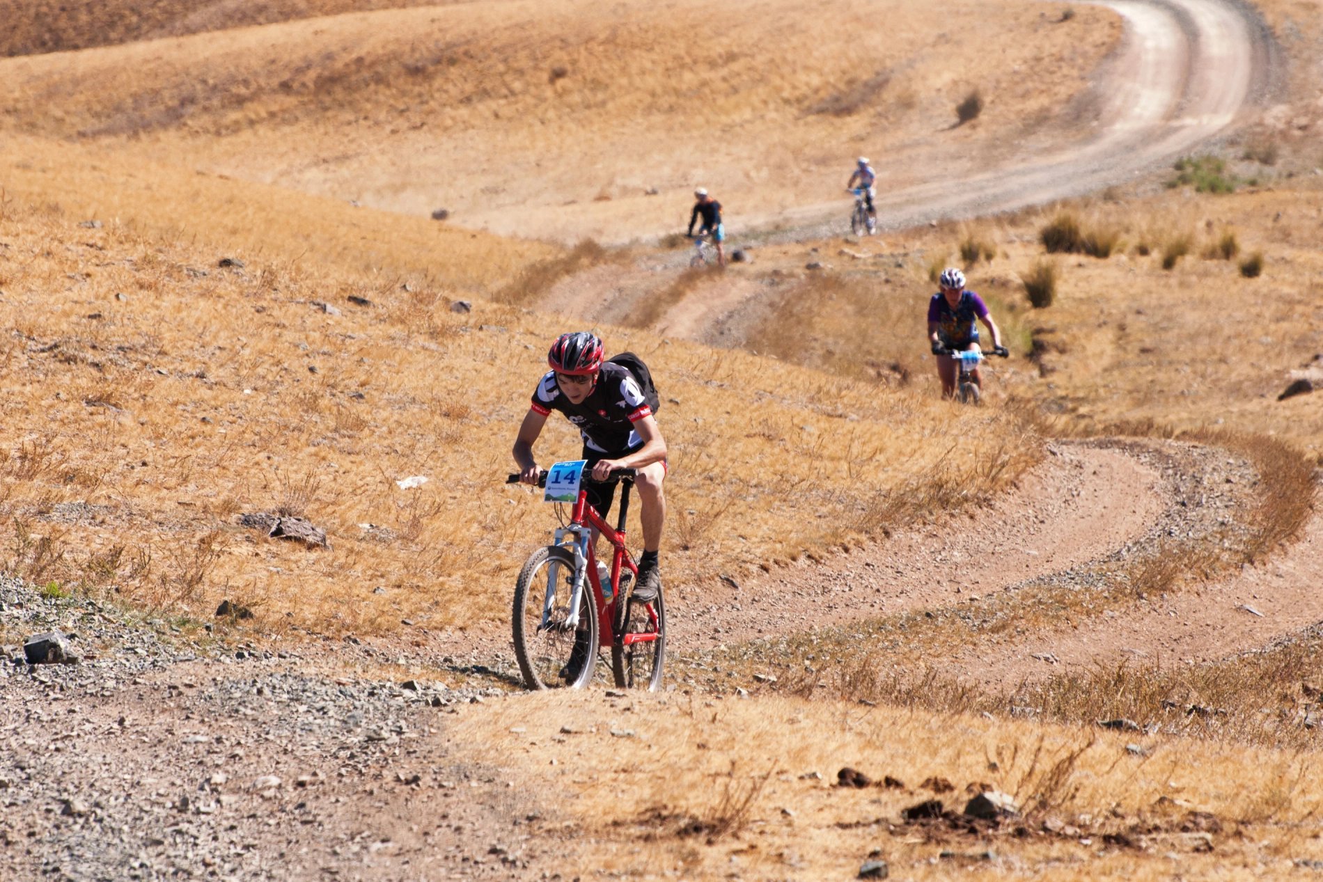 Excursion en VTT dans les paysages du Maroc près du Berbère Palace