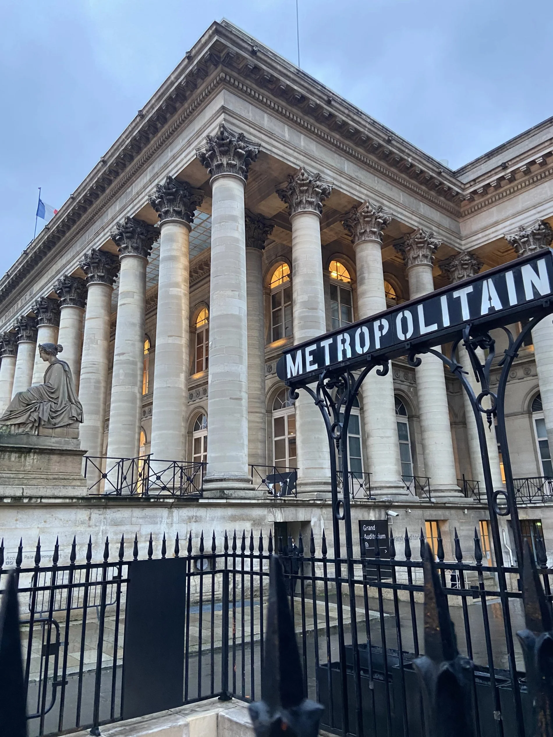 Hotel Gramont Paris close to the "Palais Brongniart", old Paris stock exchange marketplace