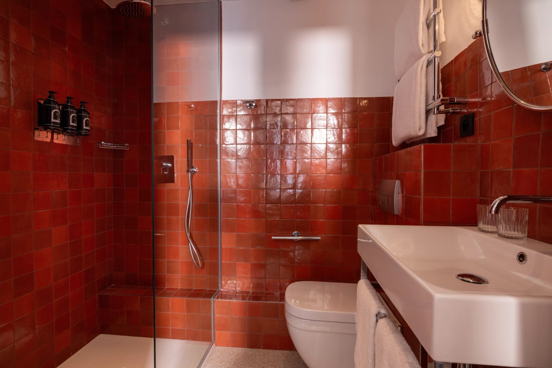 Hotel Ginette à la Folie Classic Room Bathroom