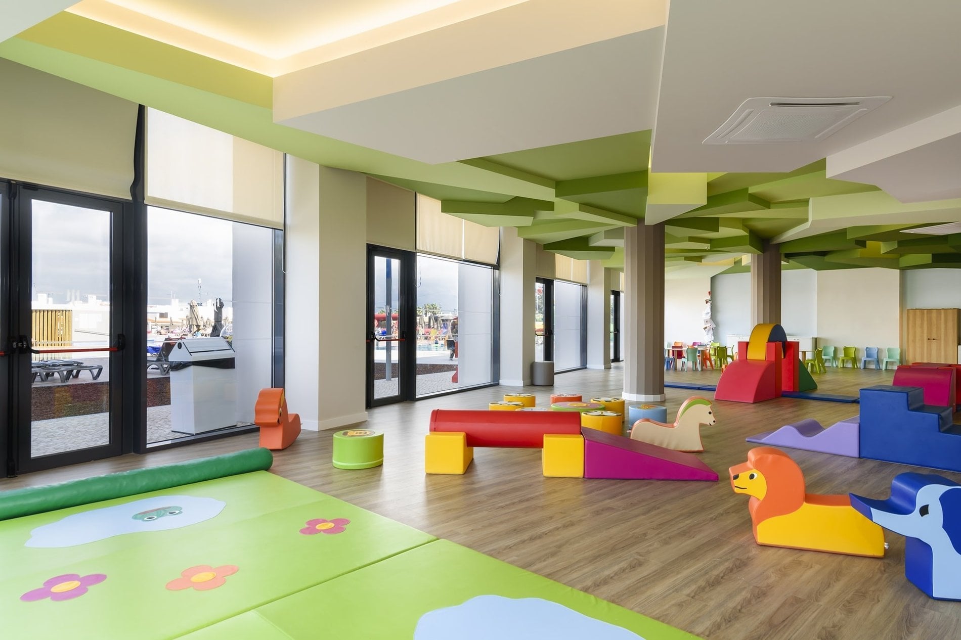 No kids club existem muitas atividades dedicadas para as criancas