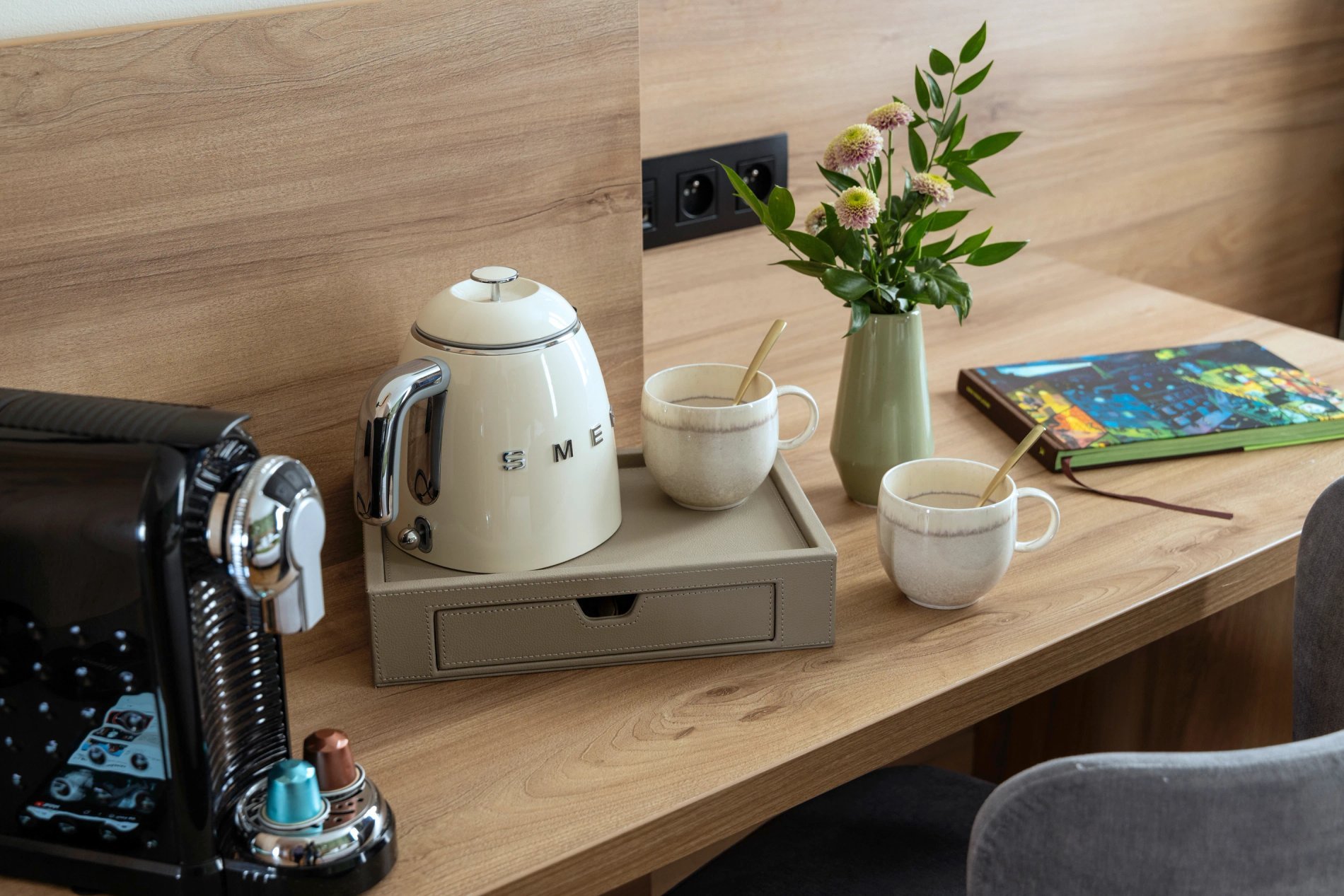 Hôtel Théorème Chambre Executive Bureau Machine à café Bouilloire