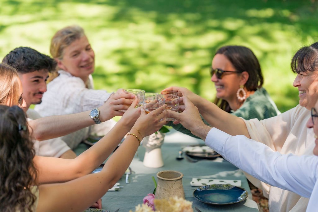 a family meal in the park in the lush green surroundings of Provins