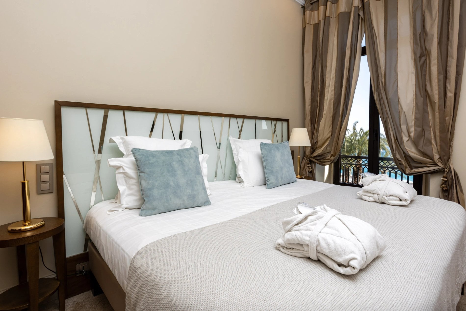 892c71c4-543b-4806-99f2-16847b156496