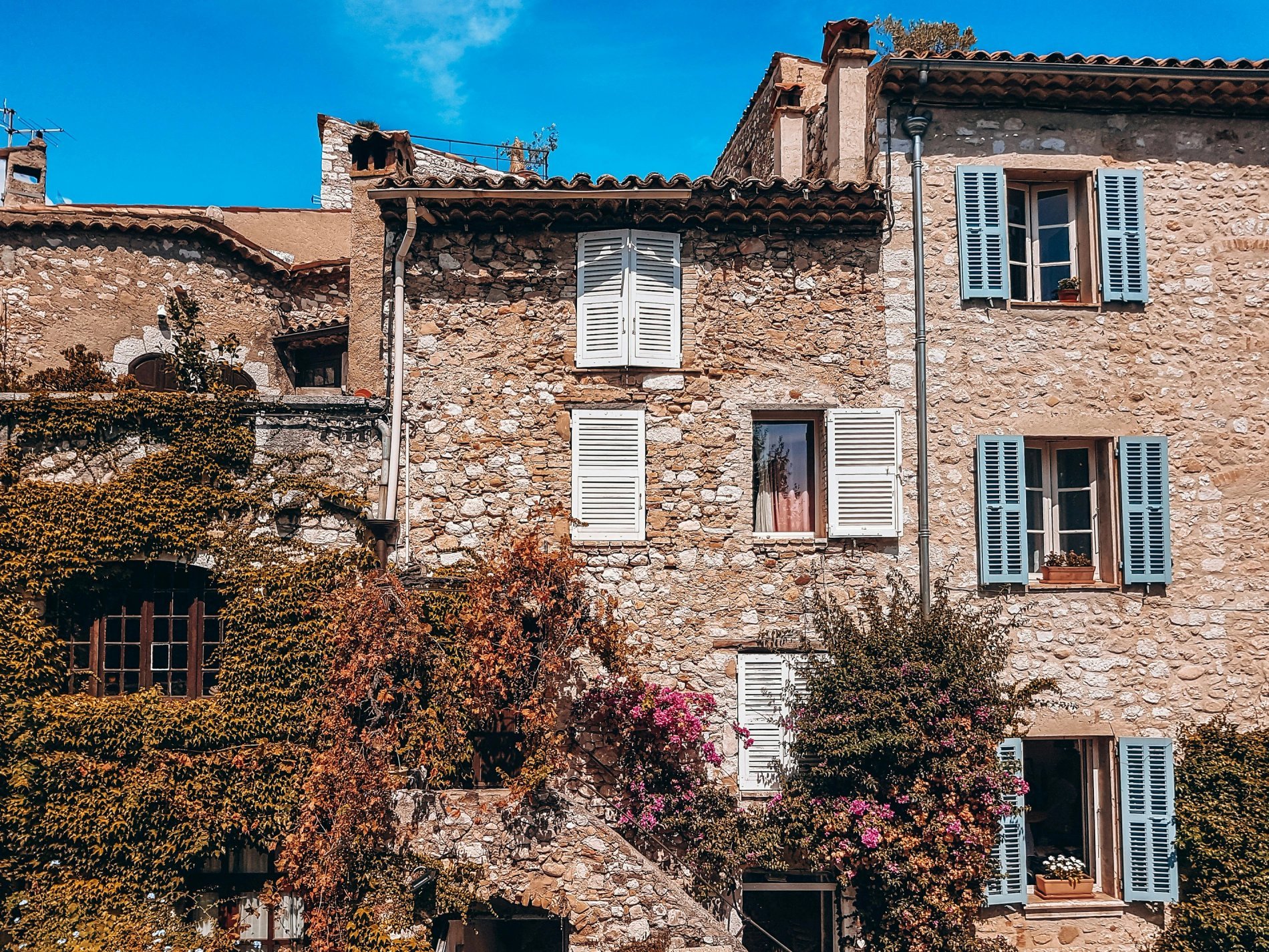 Maison Albar Le Victoria | Maisons en pierre, emblèmes de la Provence.
