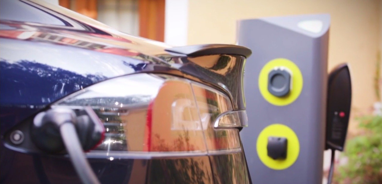 Hotel Les Trésoms | Bornes de recharge électrique pour véhicules, un service pratique et éco-responsable pour les visiteurs motorisés.