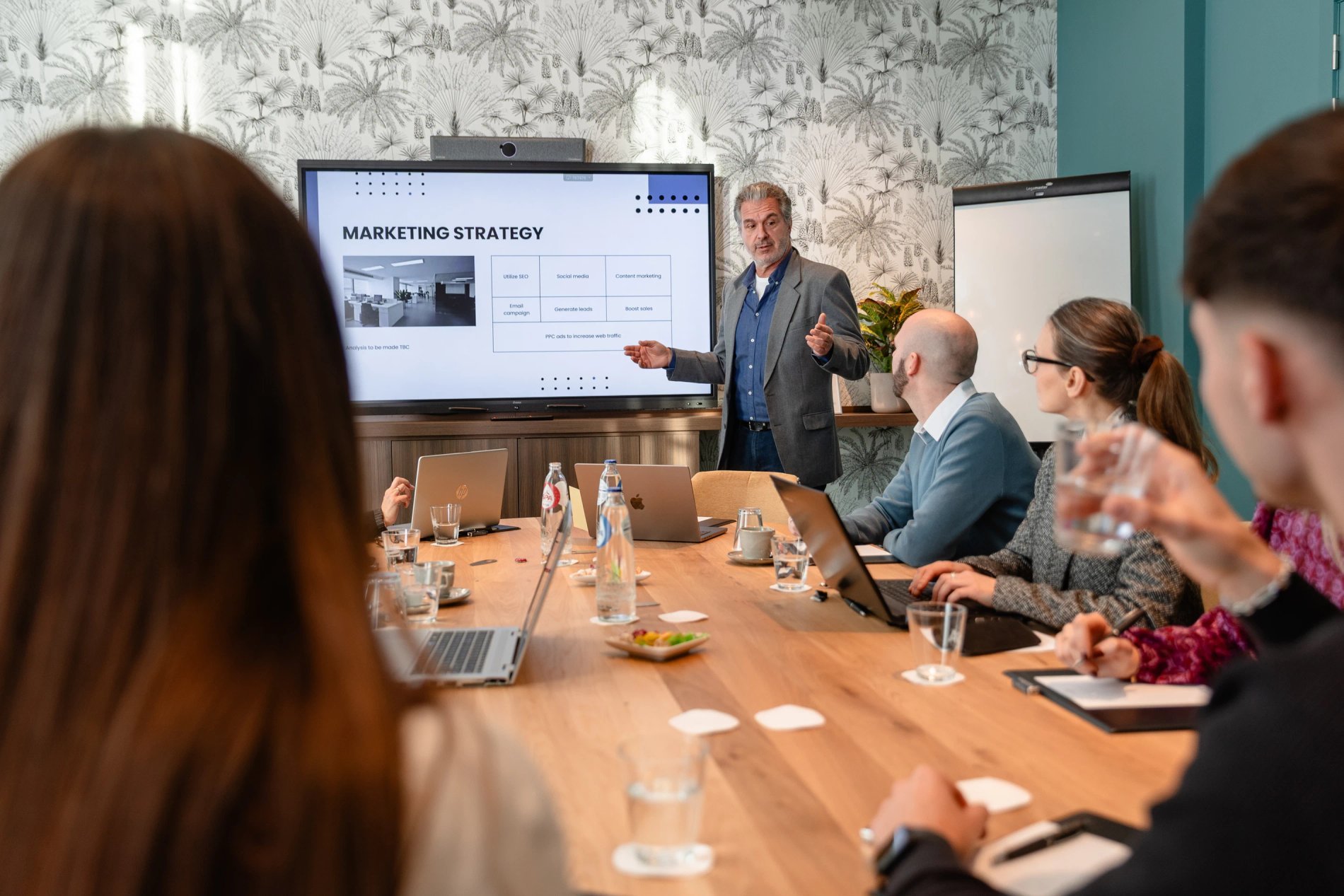 Bright and fully equipped meeting room at Martin's Klooster in Leuven.