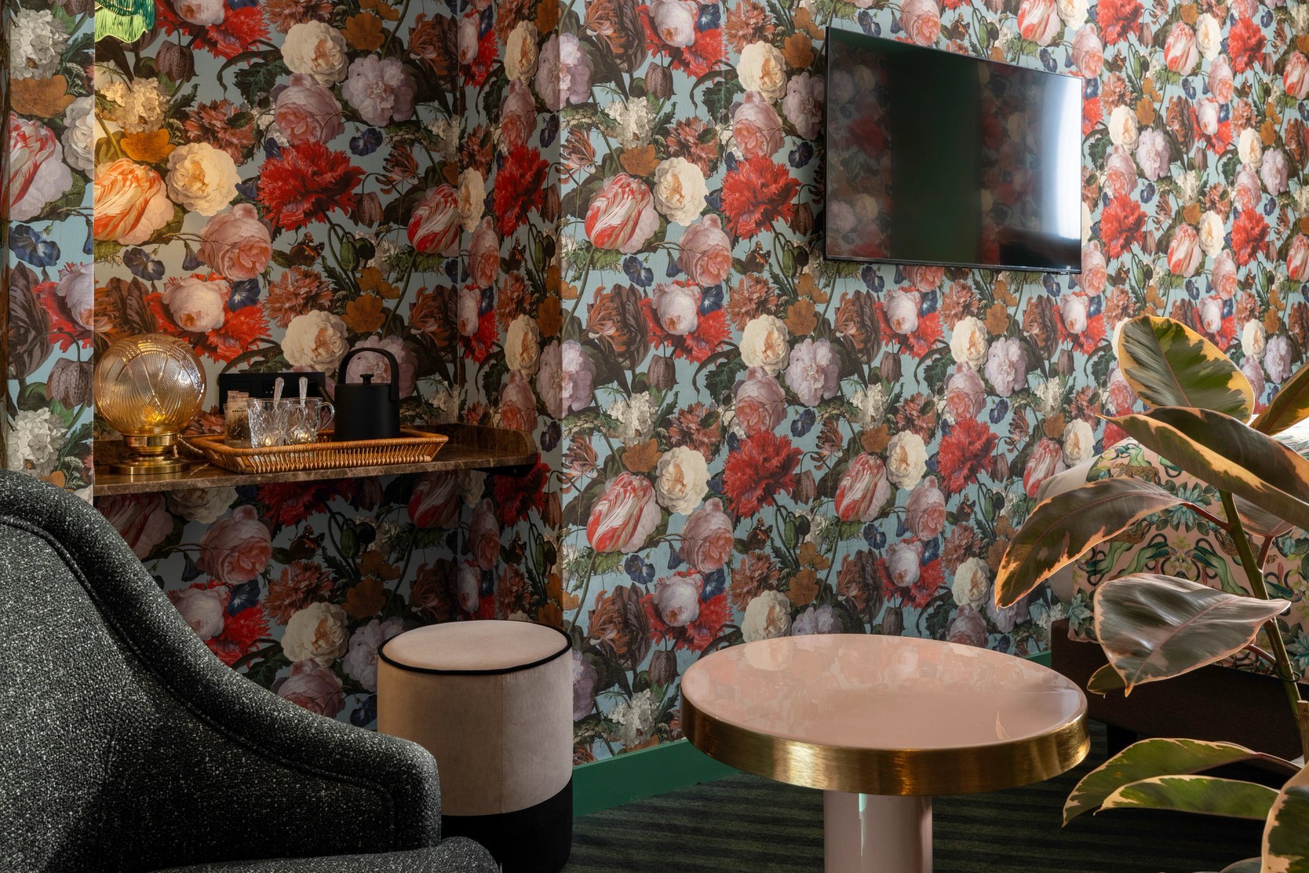 Hotel Ginette à la Folie Superior Room Desk