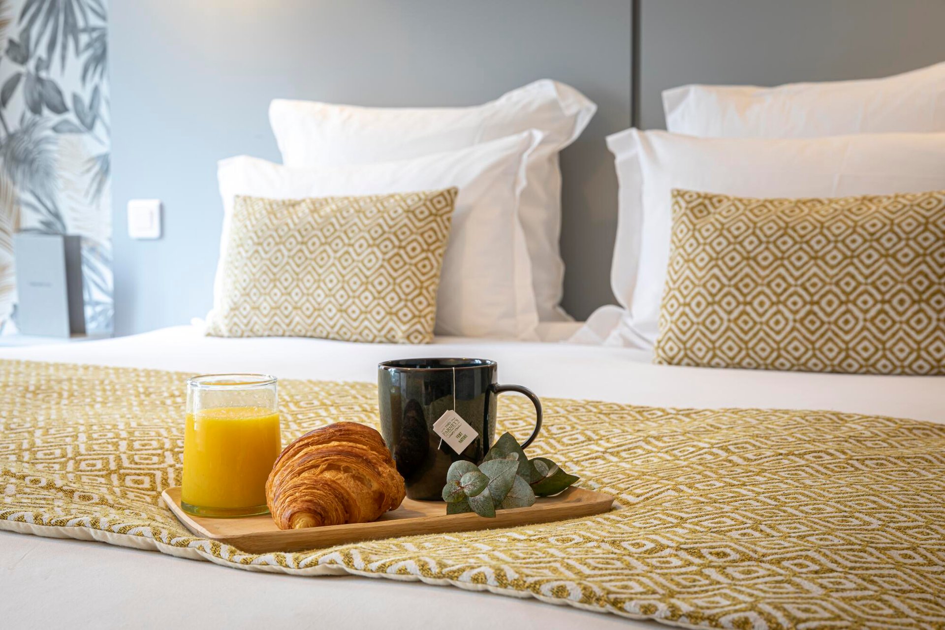 Splendid Hotel | Breakfast Coffee Tea Juice Croissant