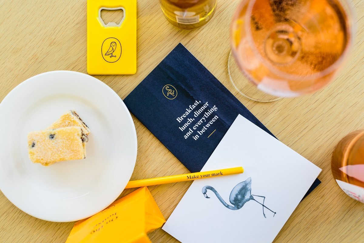 Details of the setup for an event or seminar at Hôtel VOCO Paris Montparnasse with documents and refreshments.