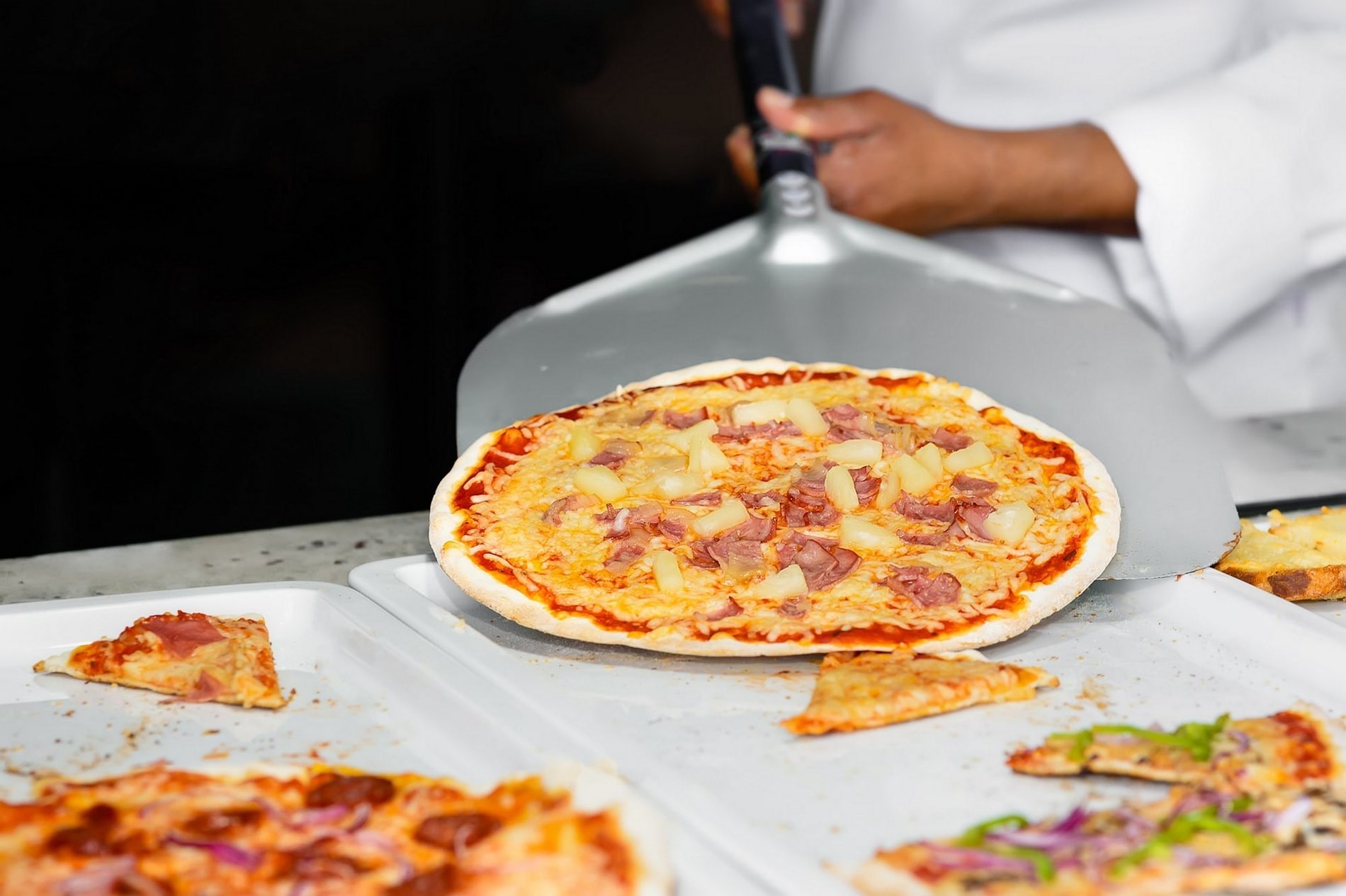 Pizza chaude et délicieuse de l’Hôtel Jupiter Albufeira