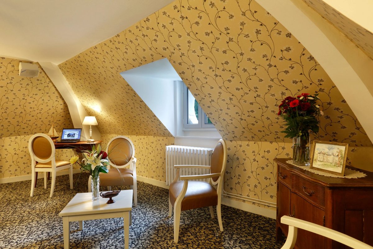 Château de la Rozelle, Chambre élégante avec décoration florale au Best Western Plus Masqhotel à La Rochelle