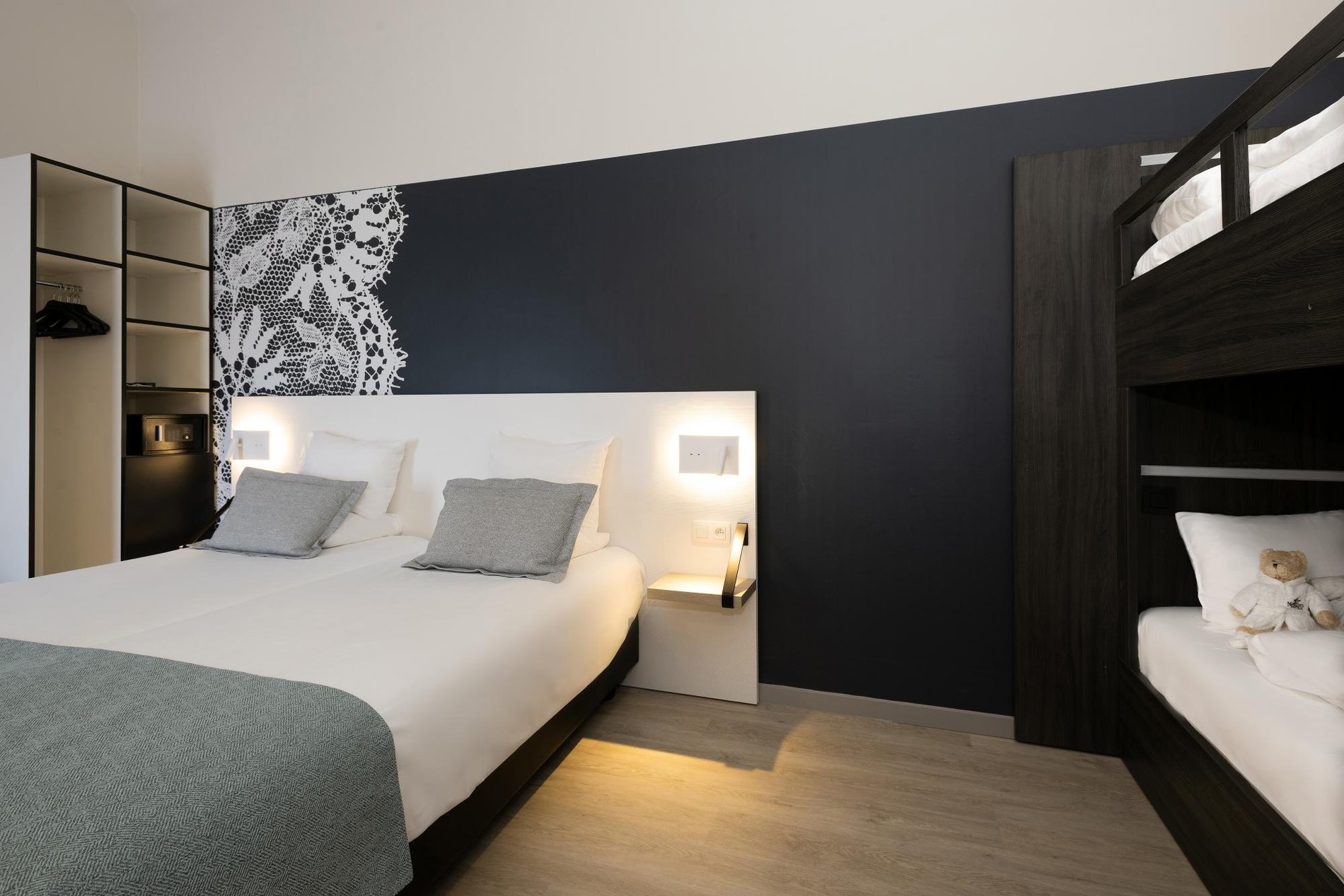 Doppelbett mit modernem Design im Martin's Brugge