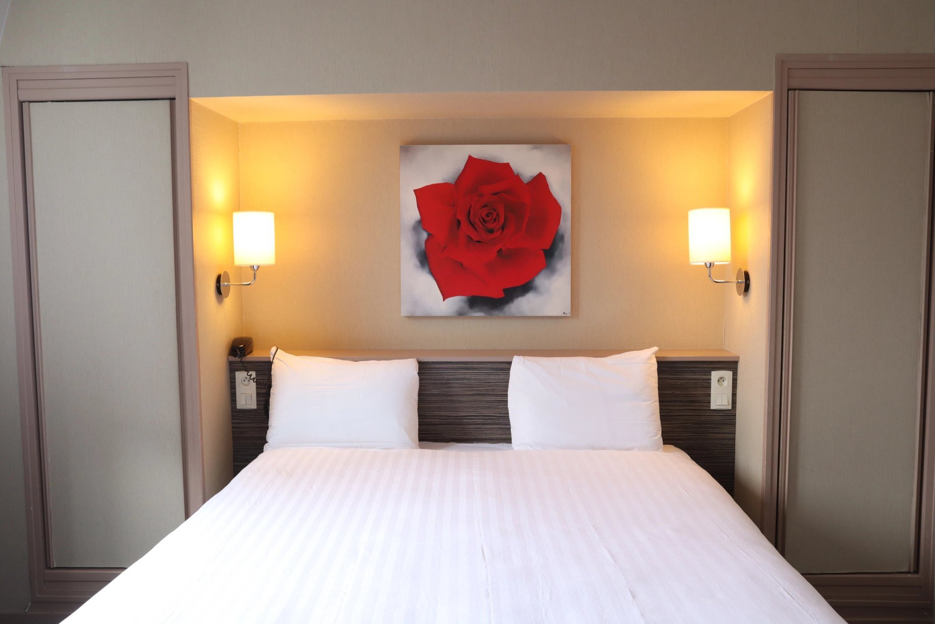 Chambre Confort Double au Timhotel, avec décoration élégante