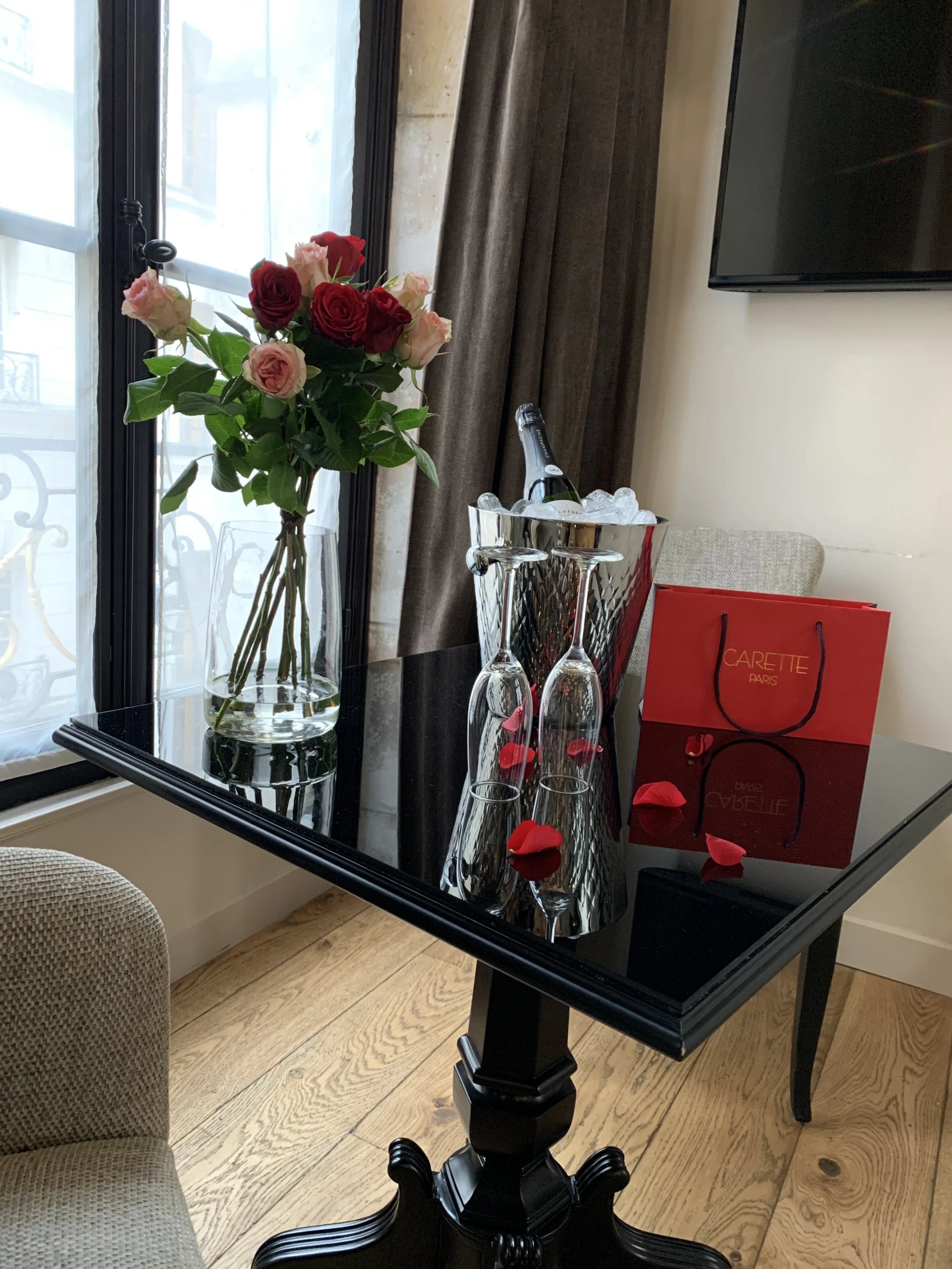 Love Package - Hôtel Saint-Louis Marais - Charming Hotel Paris Marais