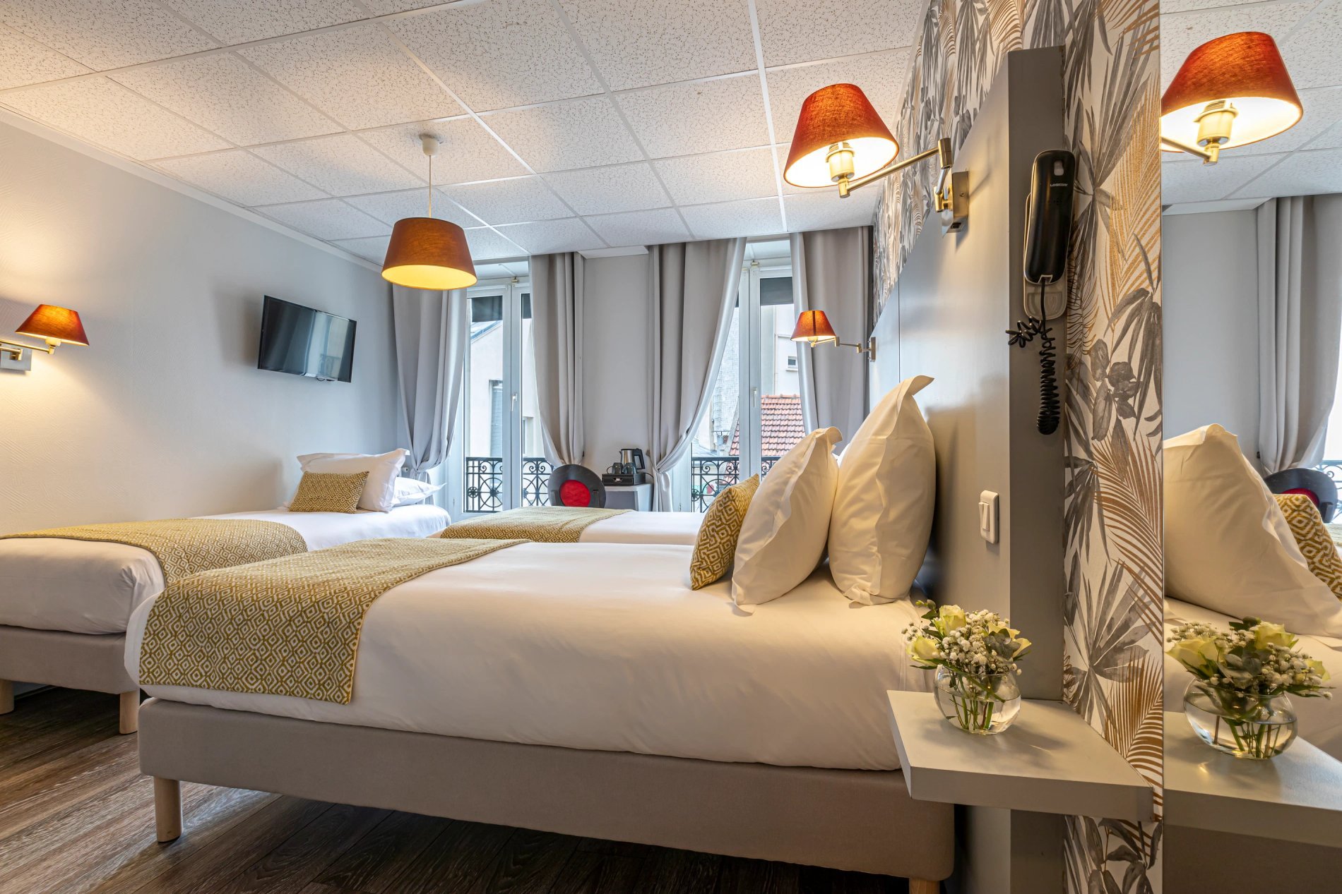 Splendid Hôtel | Chambre Triple twin Bureau