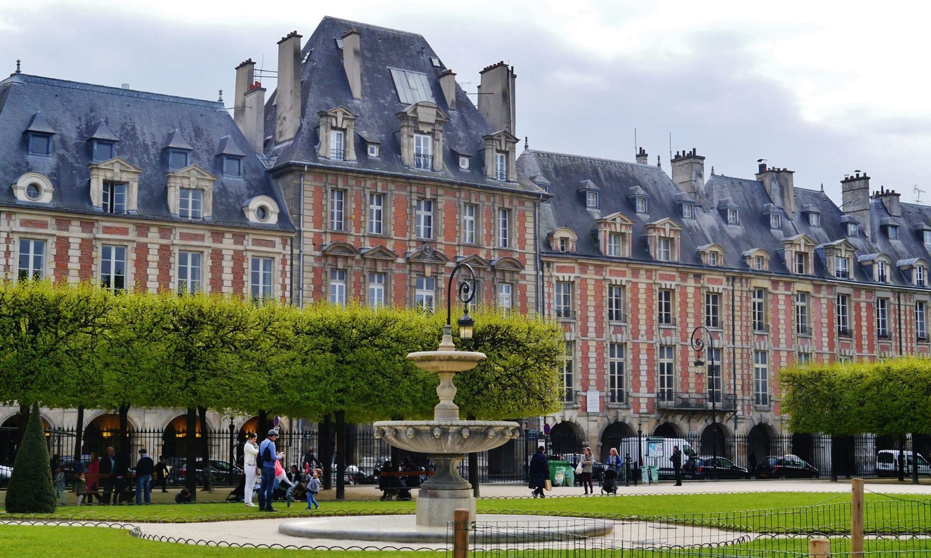 place des vosges proche du 9Confidentiel