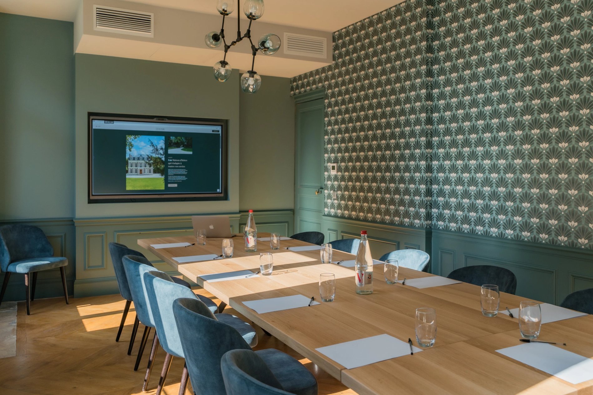 8f98fe26-238c-4ce1-b05d-231e4eb2762b