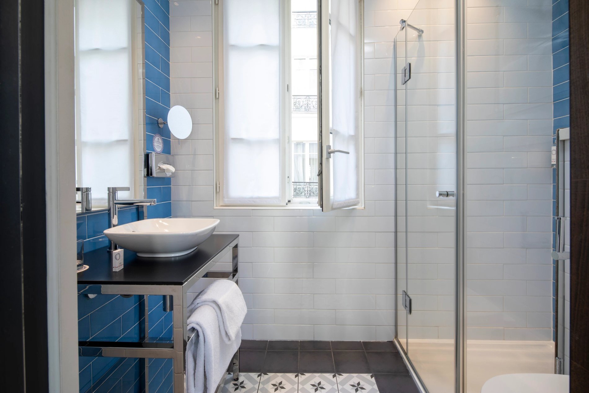 Hôtel Les Matins de Paris Chambre Supérieure Salle de bain