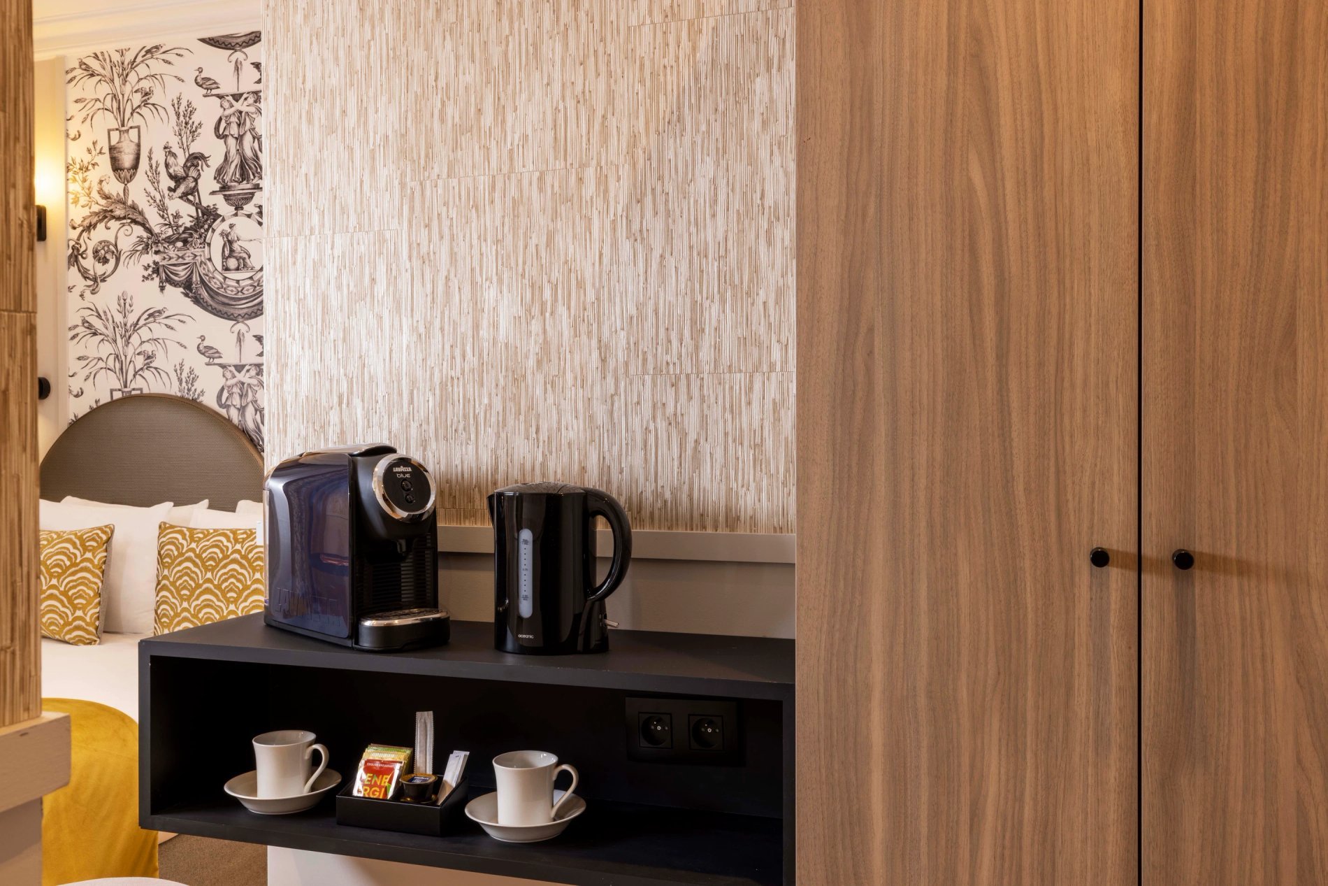 8feeb9b5-f834-43c2-a162-f0da370d14af