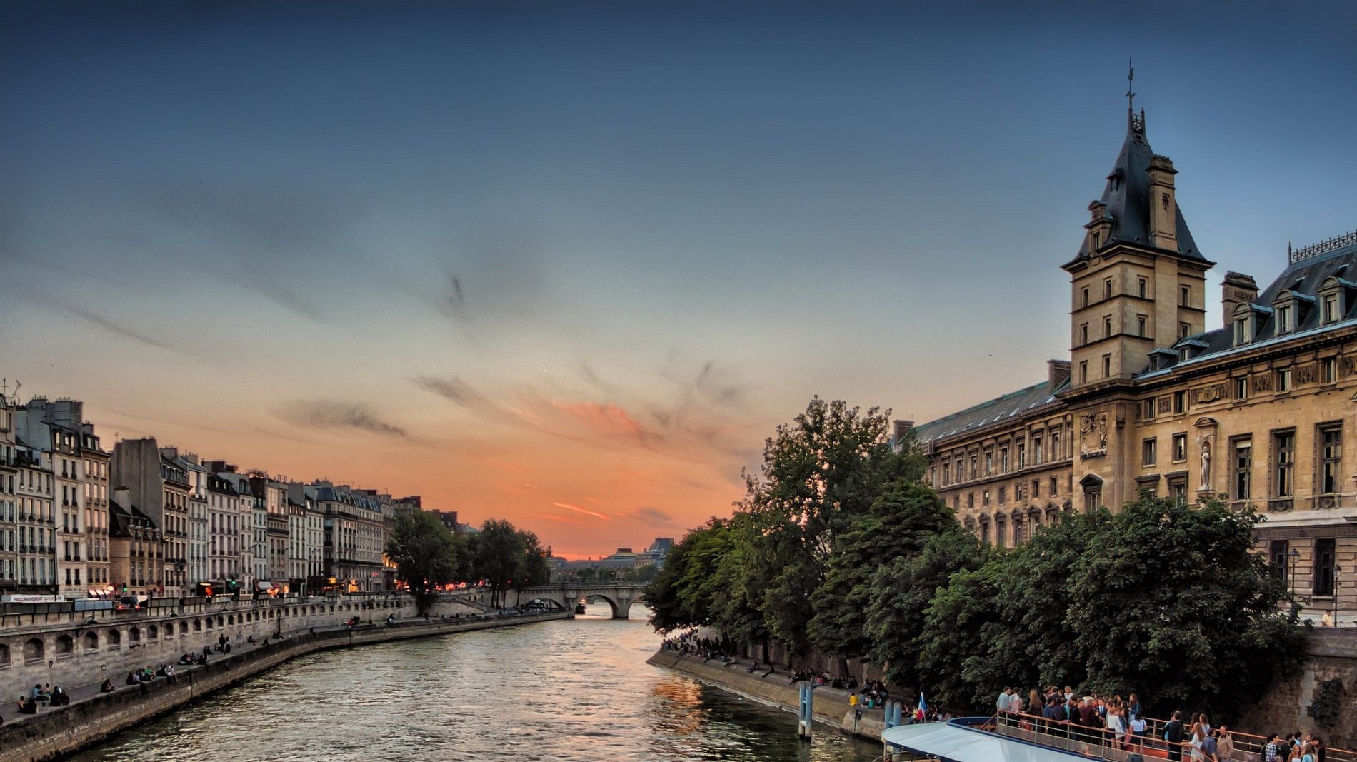 Sunset view of the Seine River and Paris quays near Saint-Germain-des-Prés