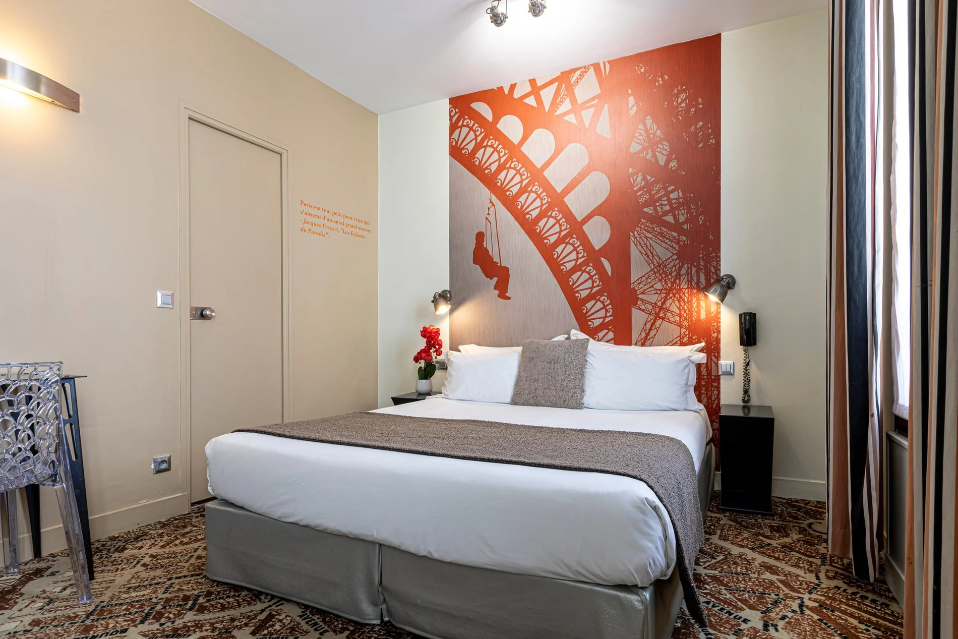 Chambre Double Eiffel de l'Hôtel Alpha Paris Eiffel à Boulogne-Billancourt.