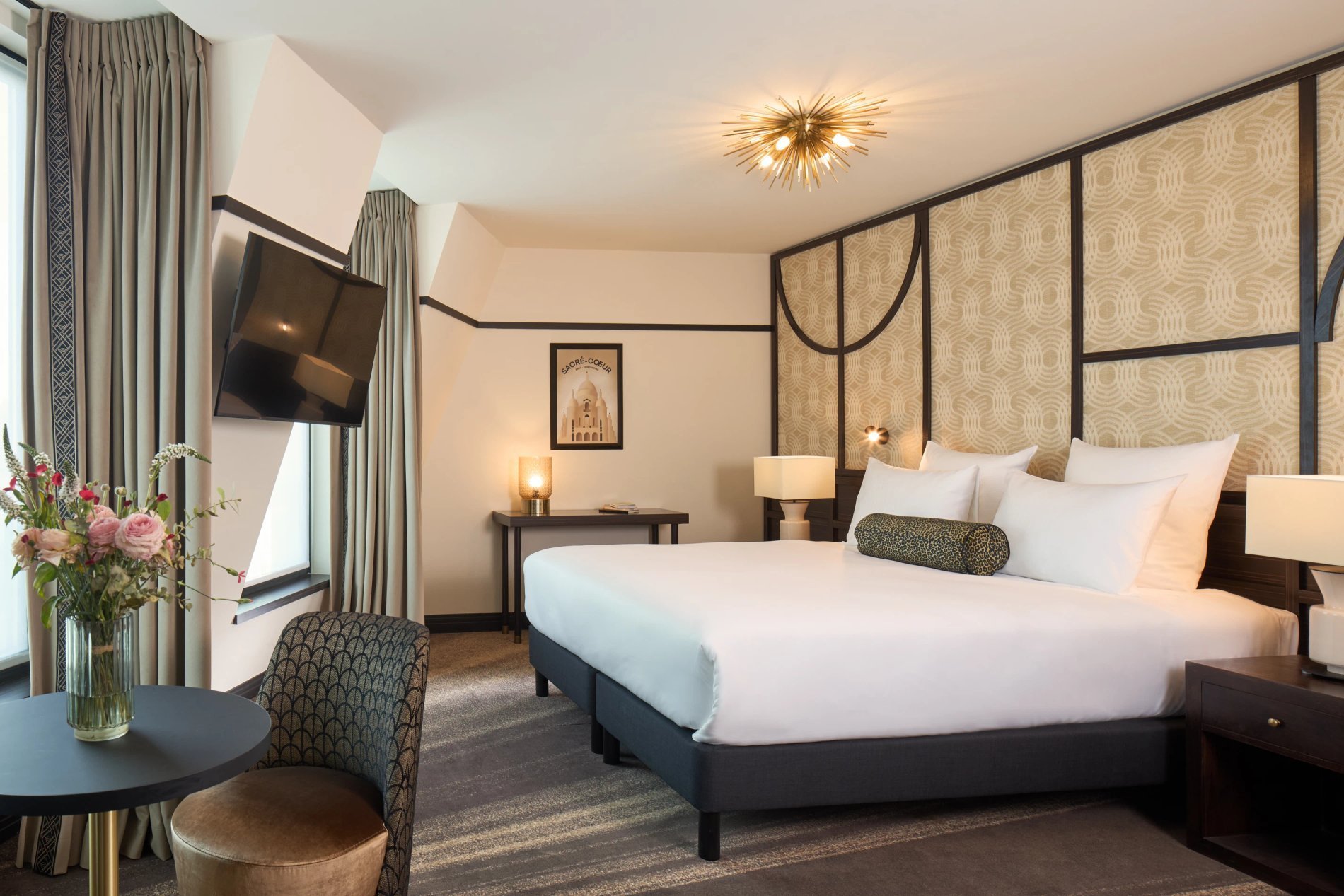 Suite Cassdandre at Maison Cassandre with contemporary decor and refined lighting