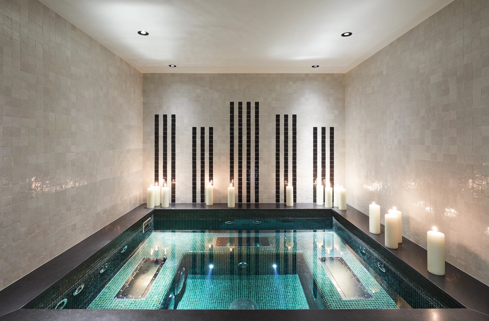 Grand Hôtel du Palais Royal | Jacuzzi