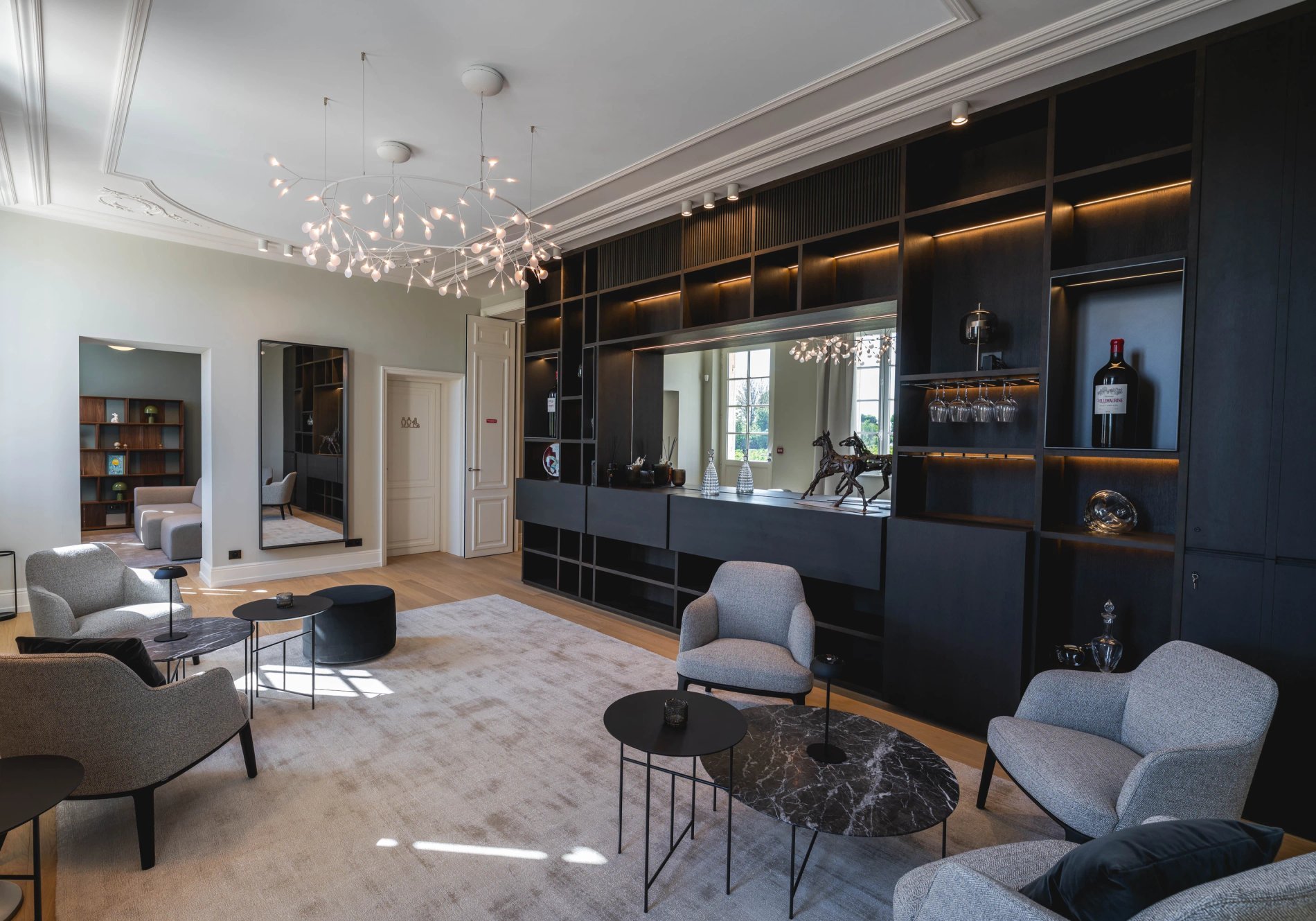 Salon convivial et lumineux de la Villa des Vignes à Saint-Émilion