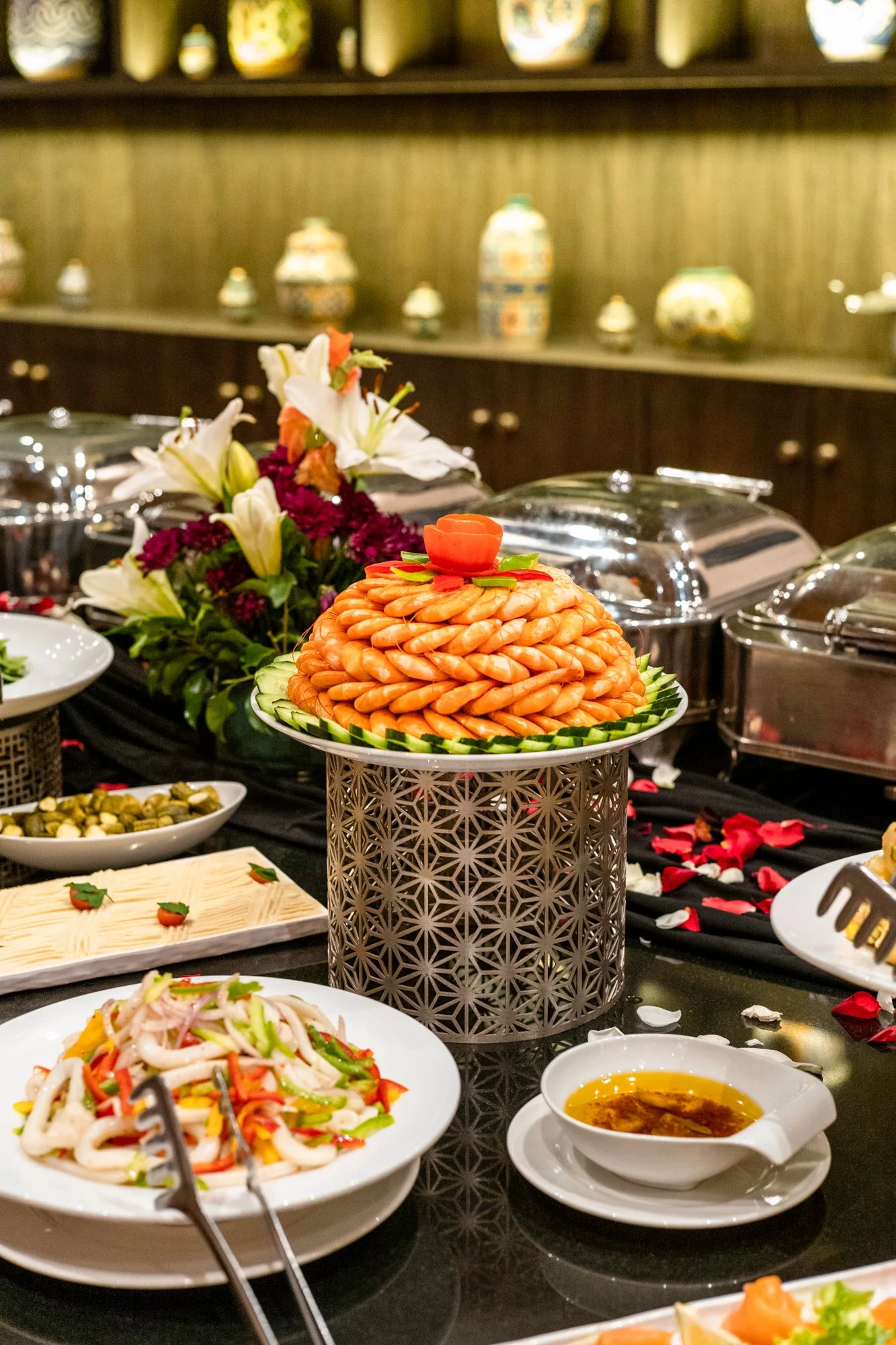 Buffet raffiné et mets variés au restaurant L’Oasis du Berbère Palace à Ouarzazate