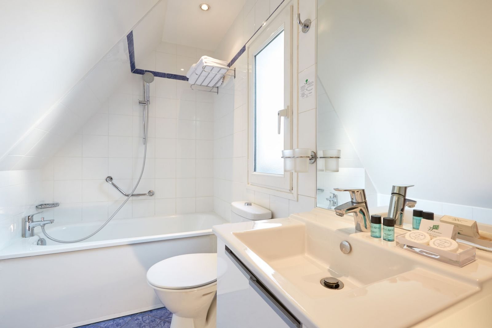 94621493-d1e3-465a-974e-84d57d33274f