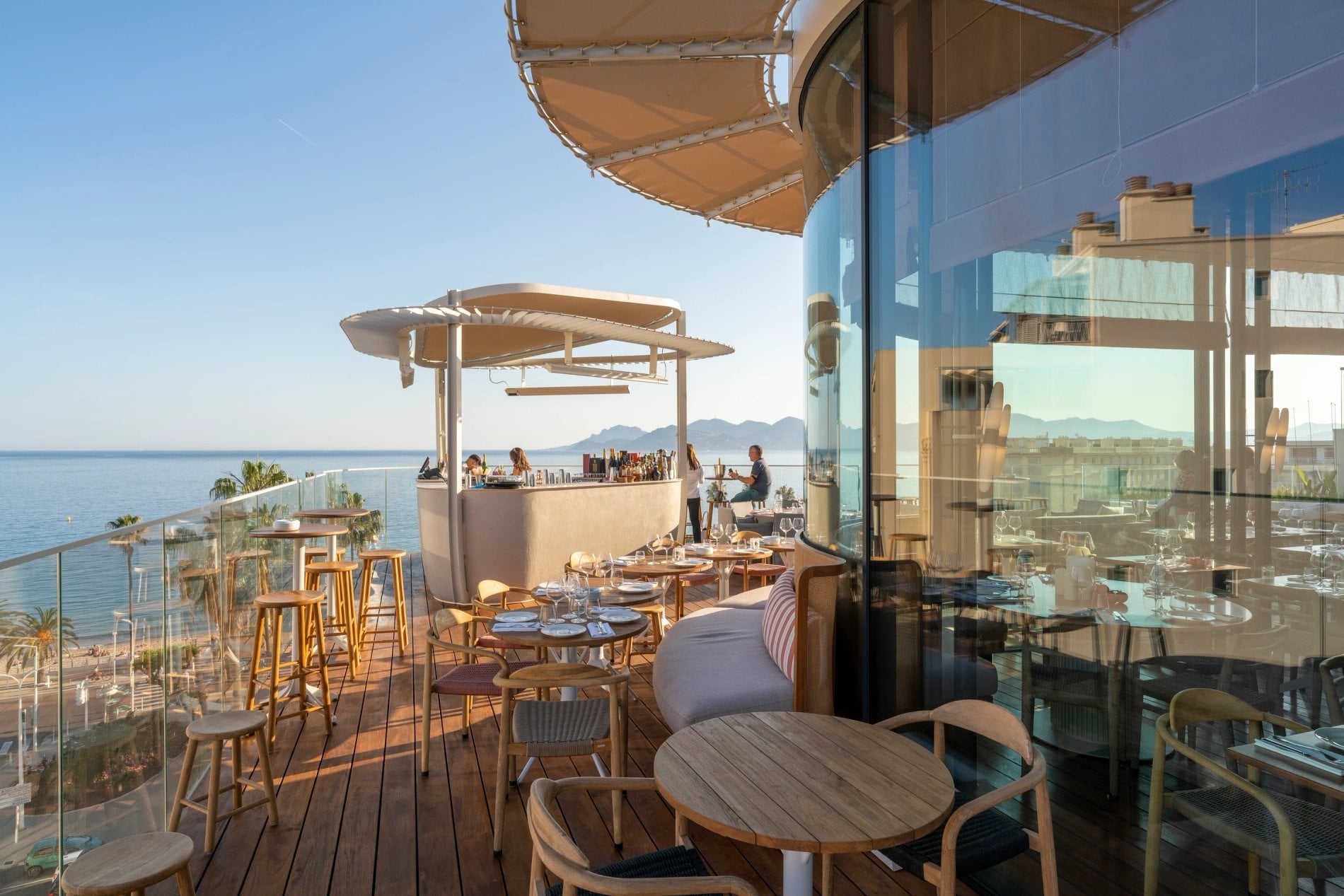 Wooden terrace with sea view at Hôtel Belle Plage rooftop in Cannes