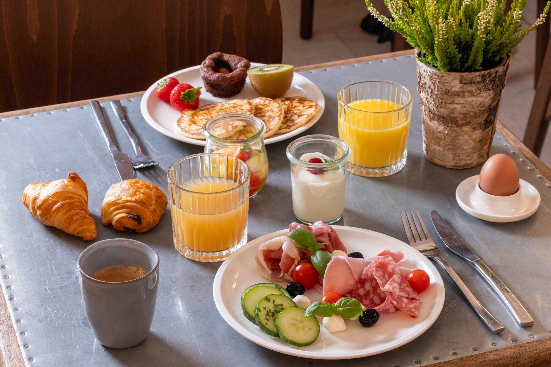 Hotel Maxim Quartier Latin buffet Breakfast Room