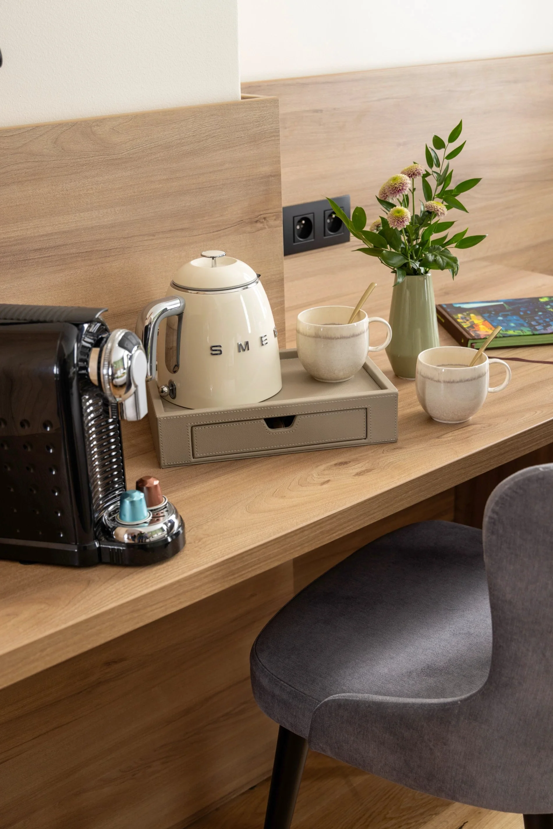 Hotel Théorème Executive Room Desk Coffee-machine Kettle